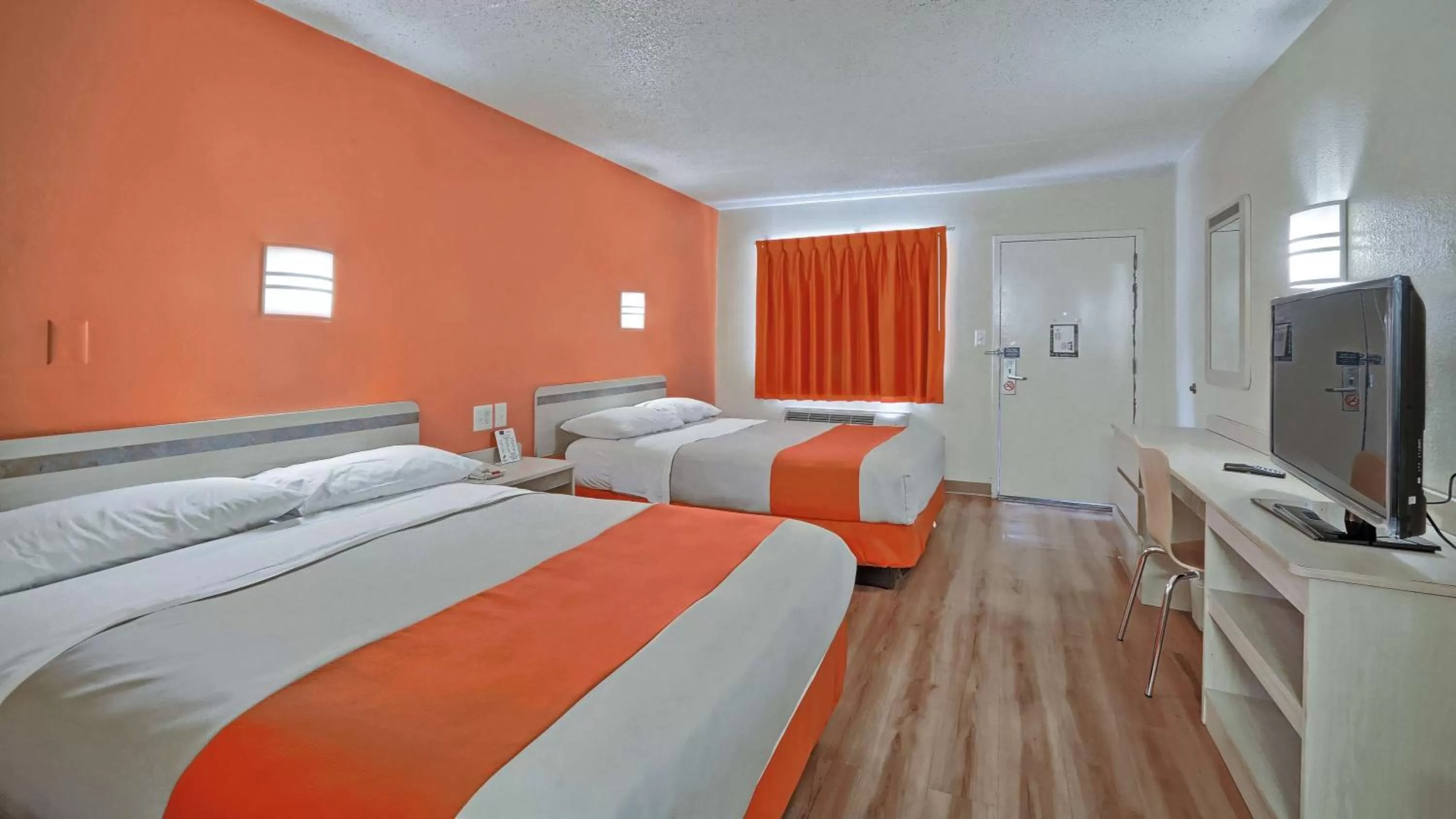 Queen Room with Two Queen Beds - Non-Smoking in Motel 6-Maple Shade Township, NJ - Philadelphia - Mt Laurel