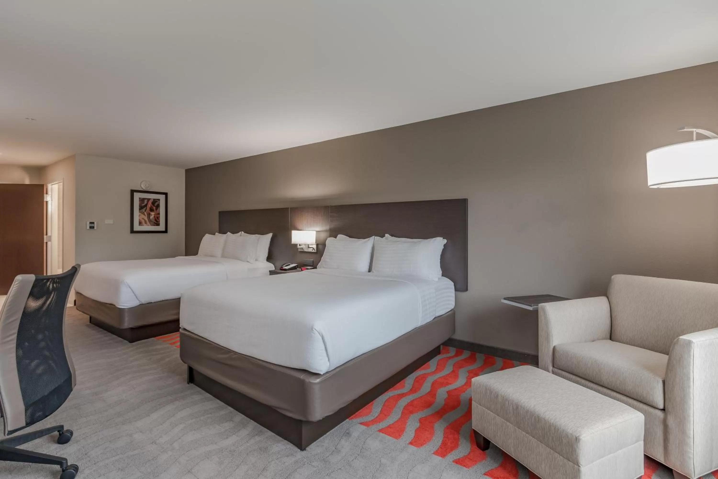 Standard Queen Room with Two Queen Beds and Roll-In Shower - Mobility Access in Holiday Inn Mishawaka by IHG