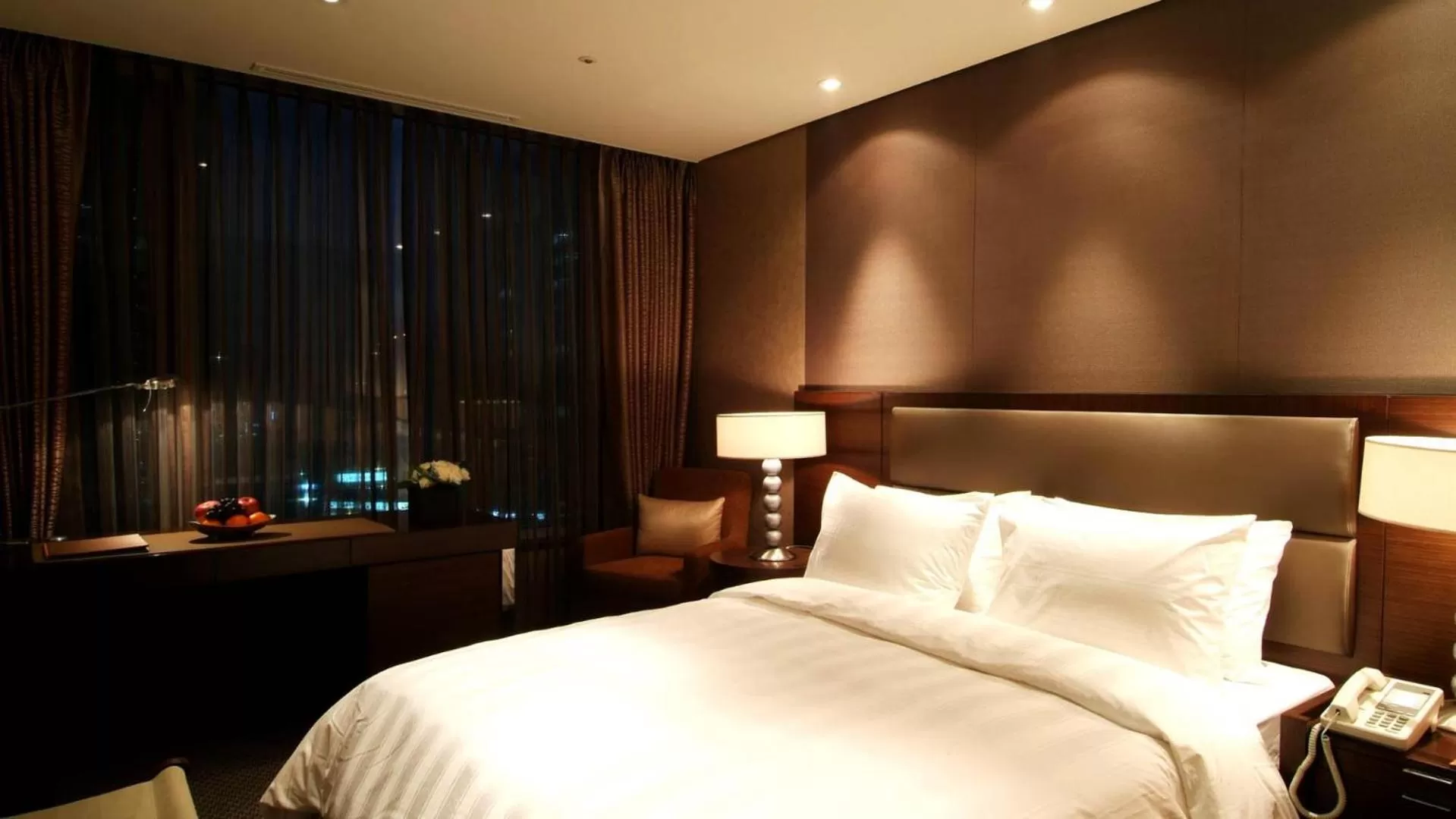 Standard Double Room with Bath in LOTTE City Hotel Mapo
