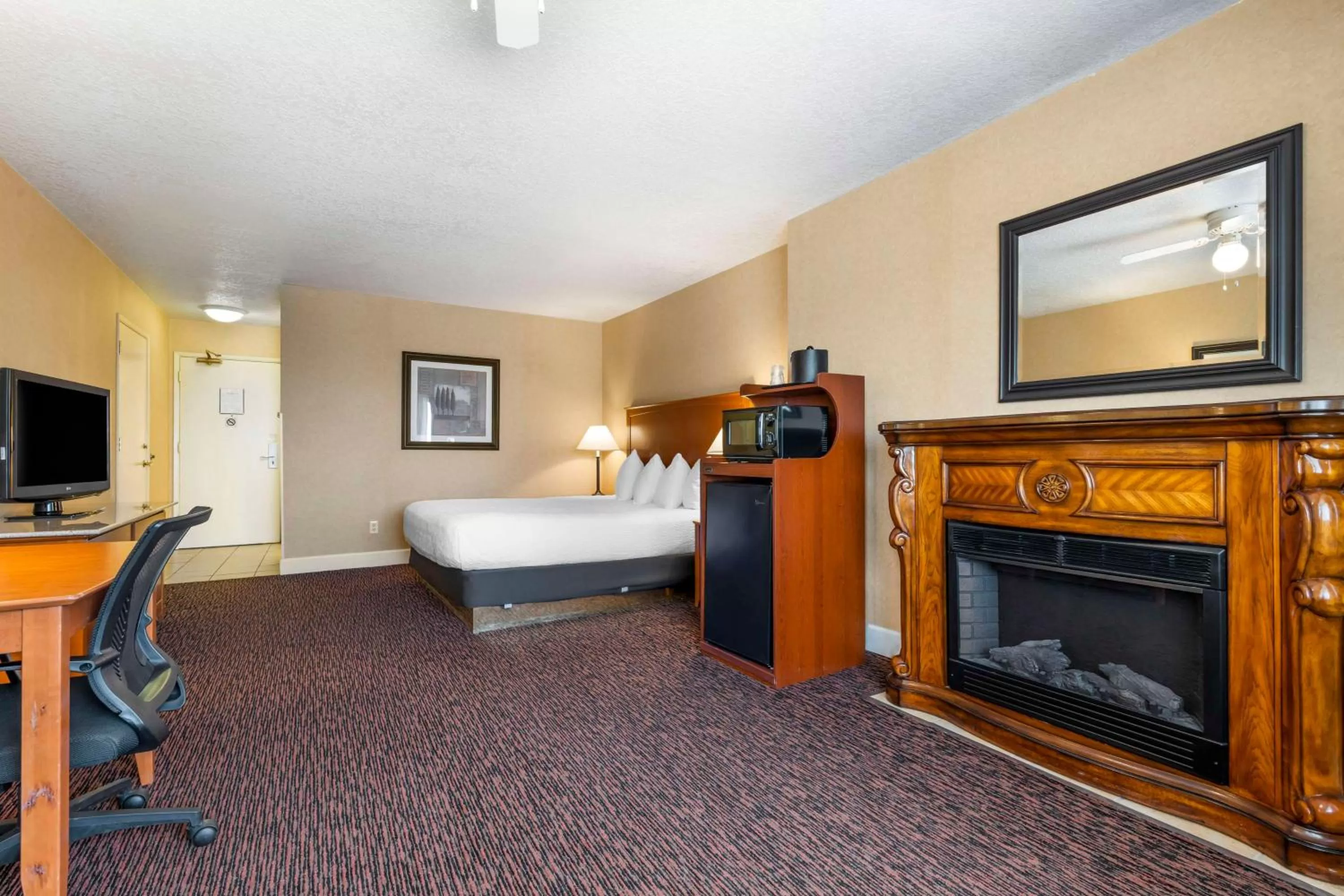 King Suite with whirlpool and Fireplace - Non-Smoking in Best Western Plus Placerville Inn
