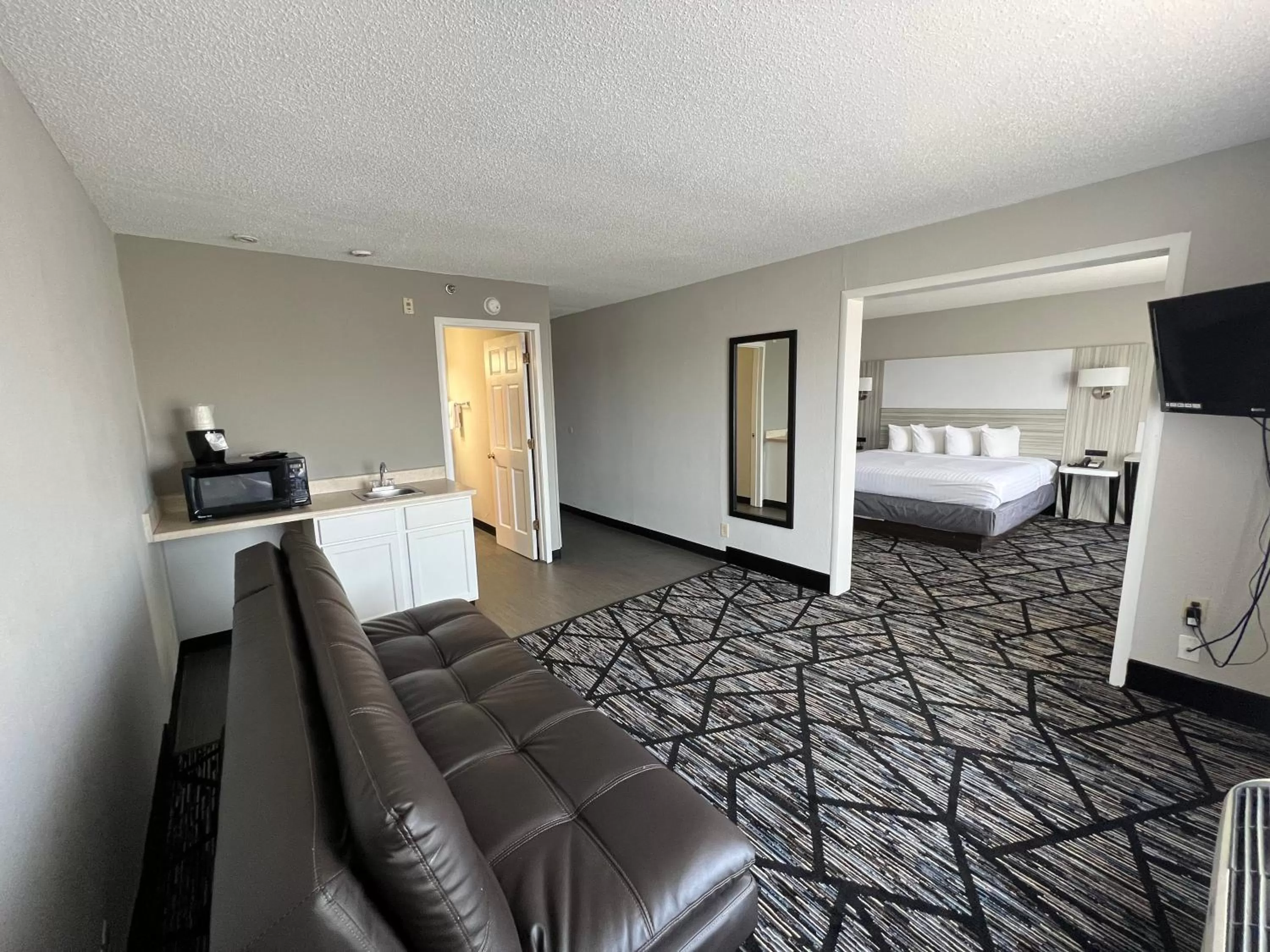 Executive King Studio Suite with Sofa Bed - Non-Smoking in Baymont by Wyndham Peoria