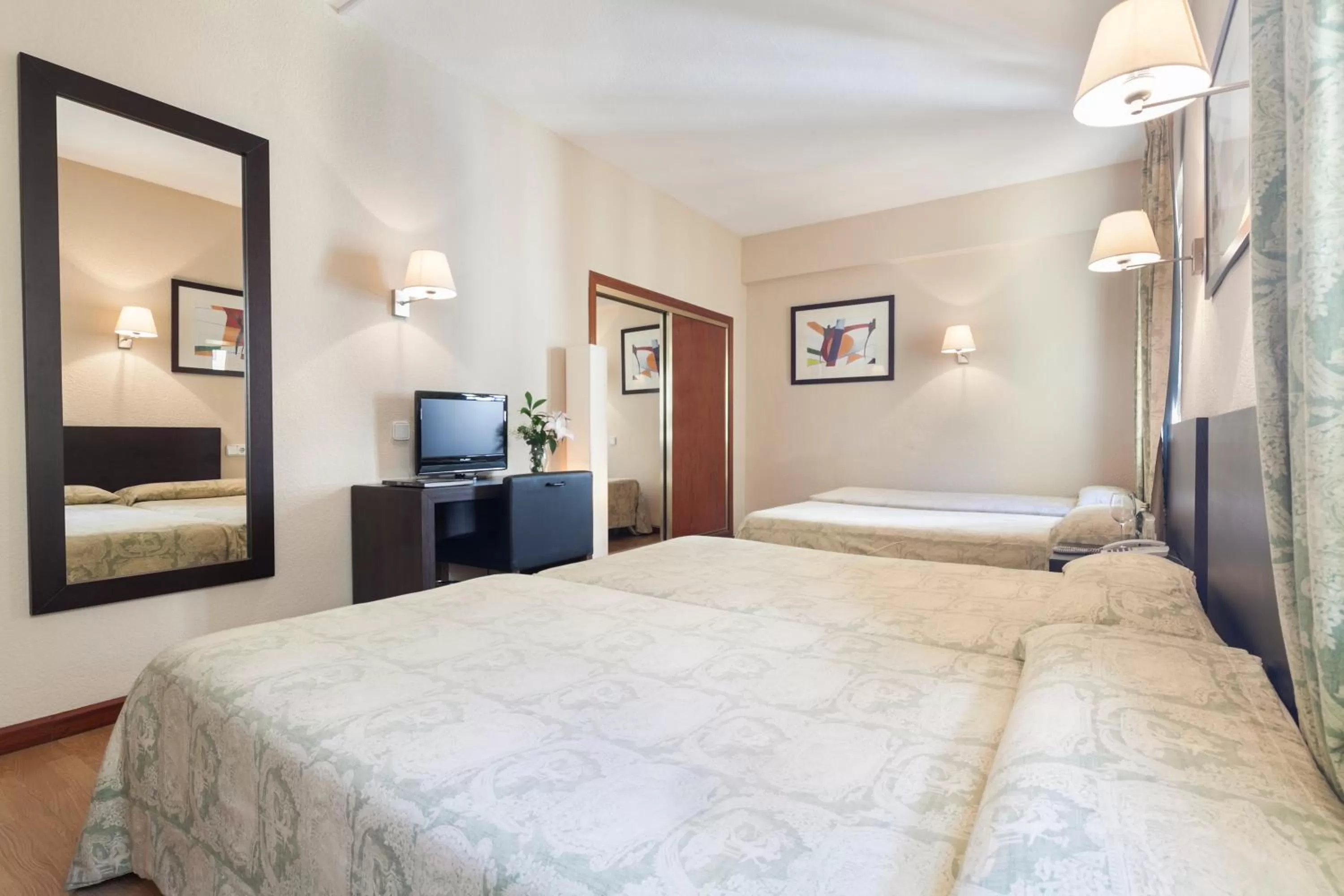  Double Room with 2 Extra Beds in Crisol Riosol