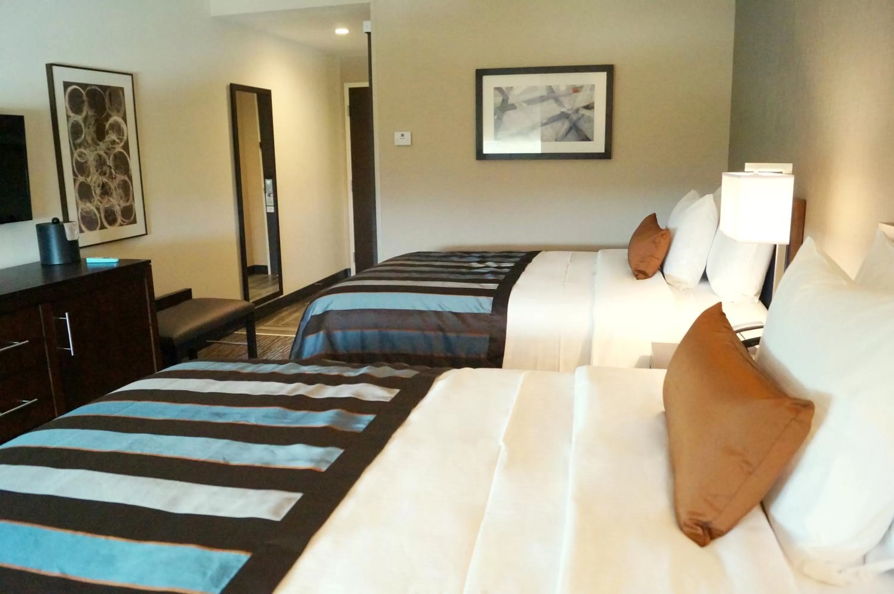 Queen Room with Two Queen Beds - Disability Access in Wingate by Wyndham Miami Airport