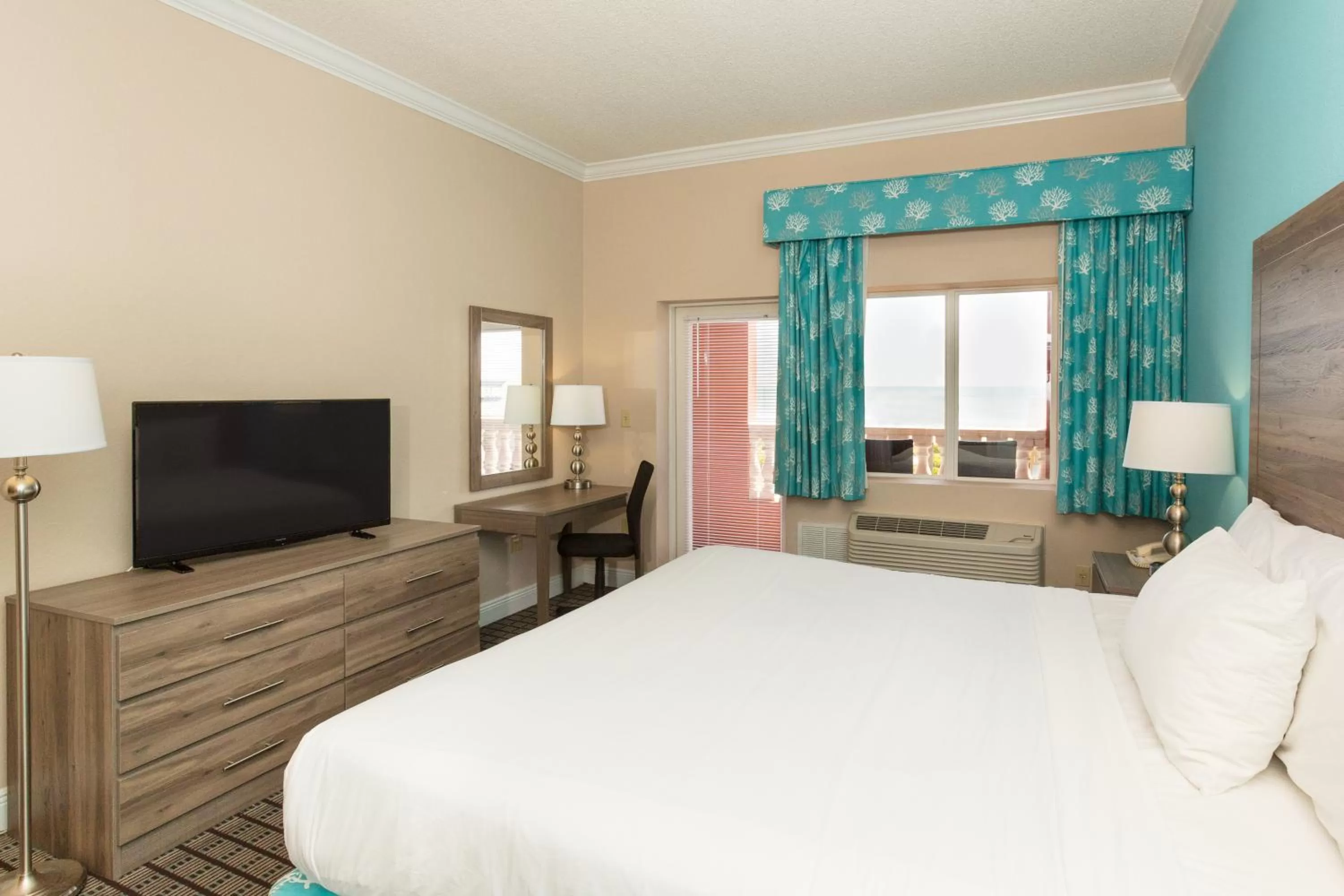 King Room with Balcony in Amelia Hotel at the Beach