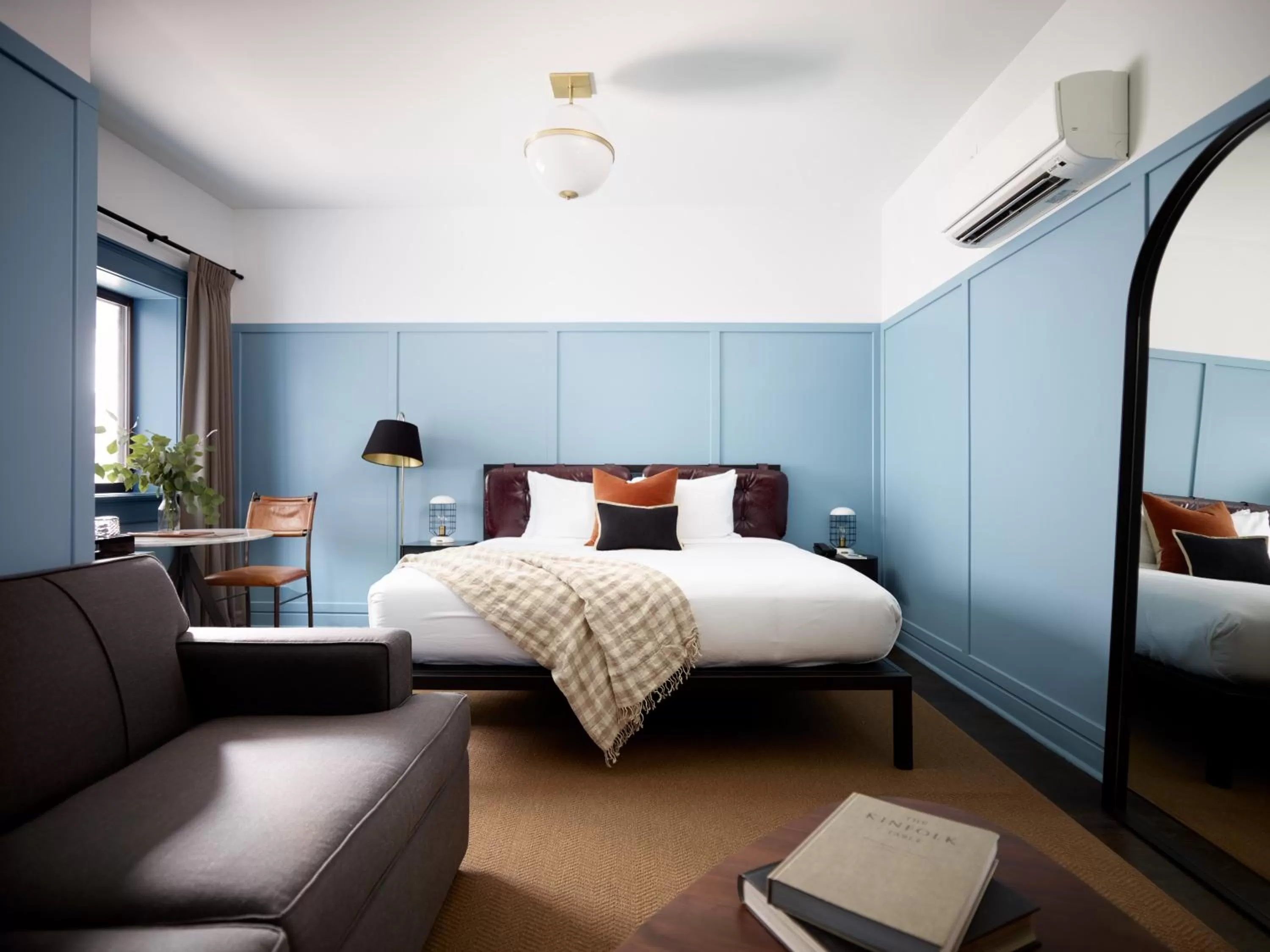 Premium King Room in The Chicago Hotel Collection Wrigleyville