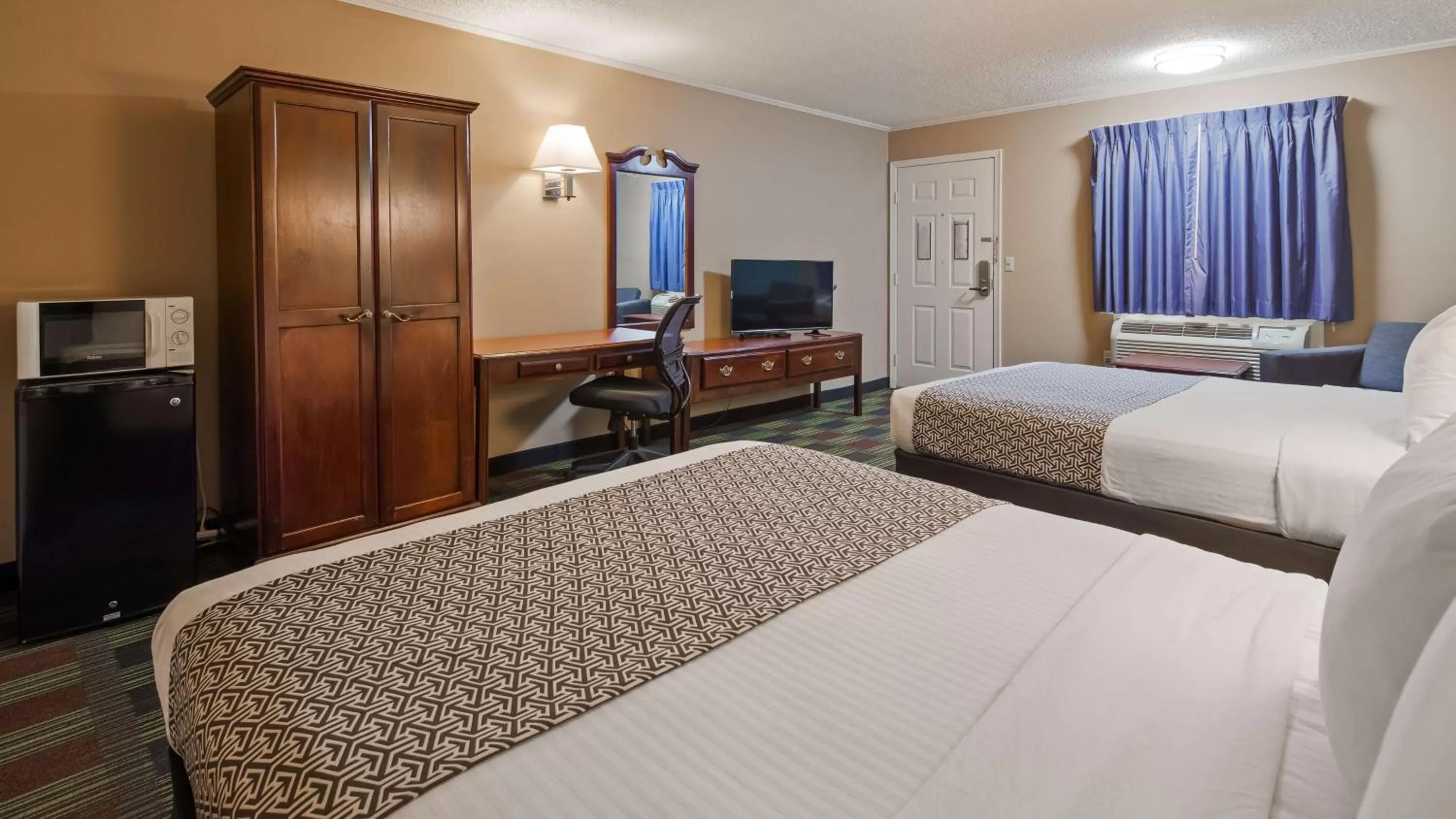 Queen Room with Two Queen Beds - Non-Smoking in SureStay by Best Western Cameron
