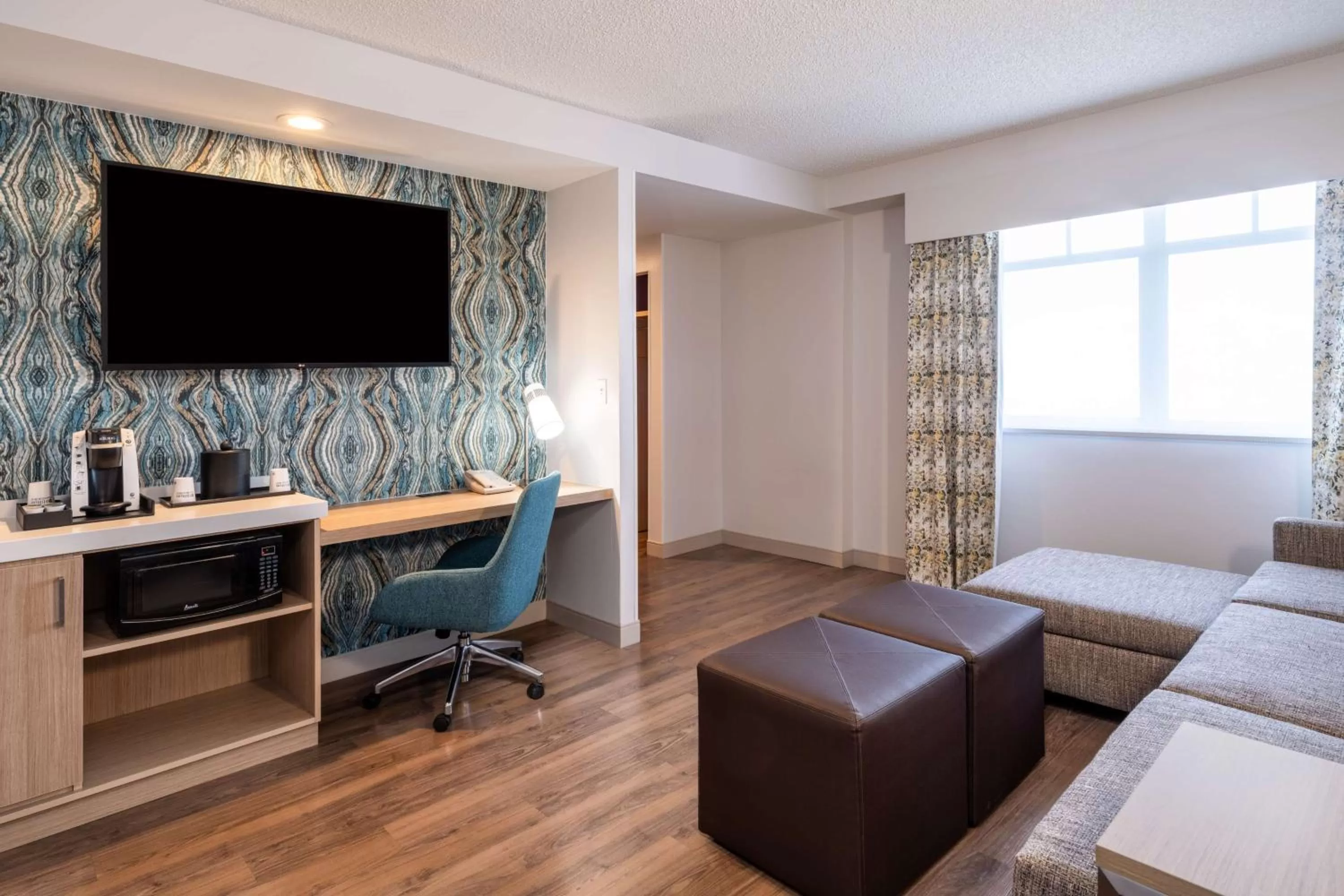 Three-Bedroom Suite with Two Queen Bed and One King Bed in Hilton Garden Inn Jacksonville Ponte Vedra Sawgrass