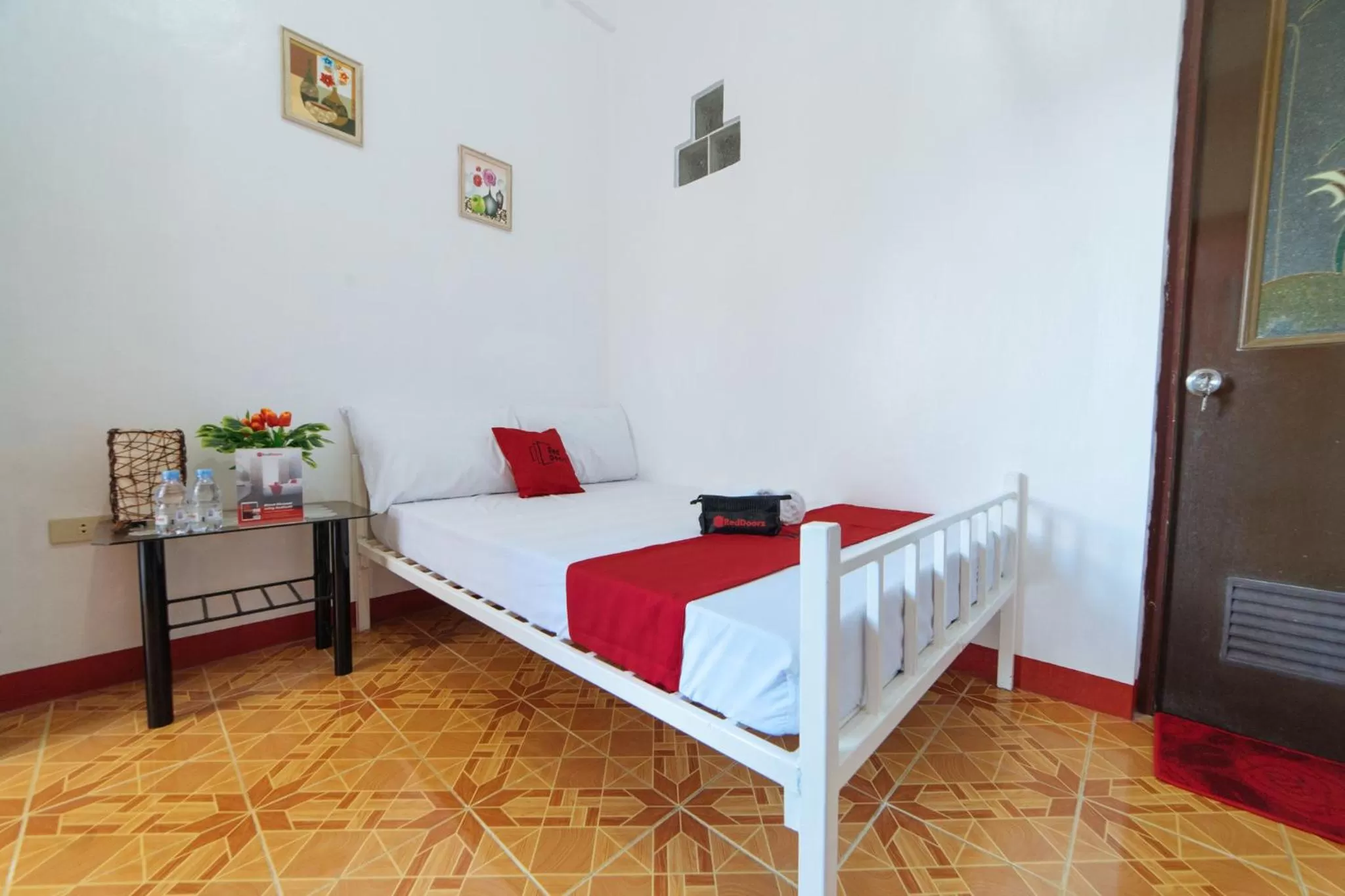 Double Room in RedDoorz @ Pag Asa Rawis Legaspi