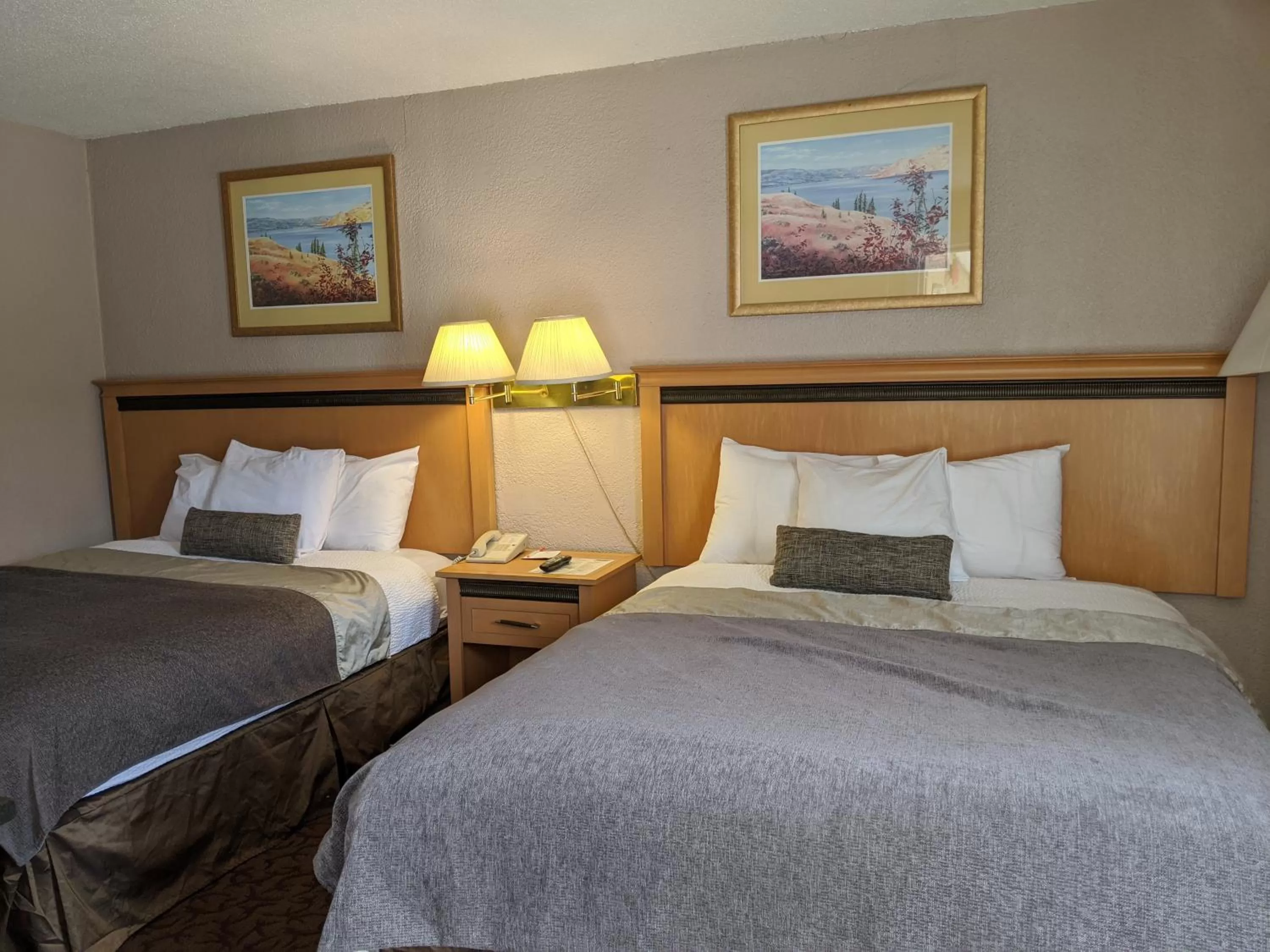 Queen Room with Two Queen Beds - Non-Smoking in Howard Johnson by Wyndham Downtown Kamloops