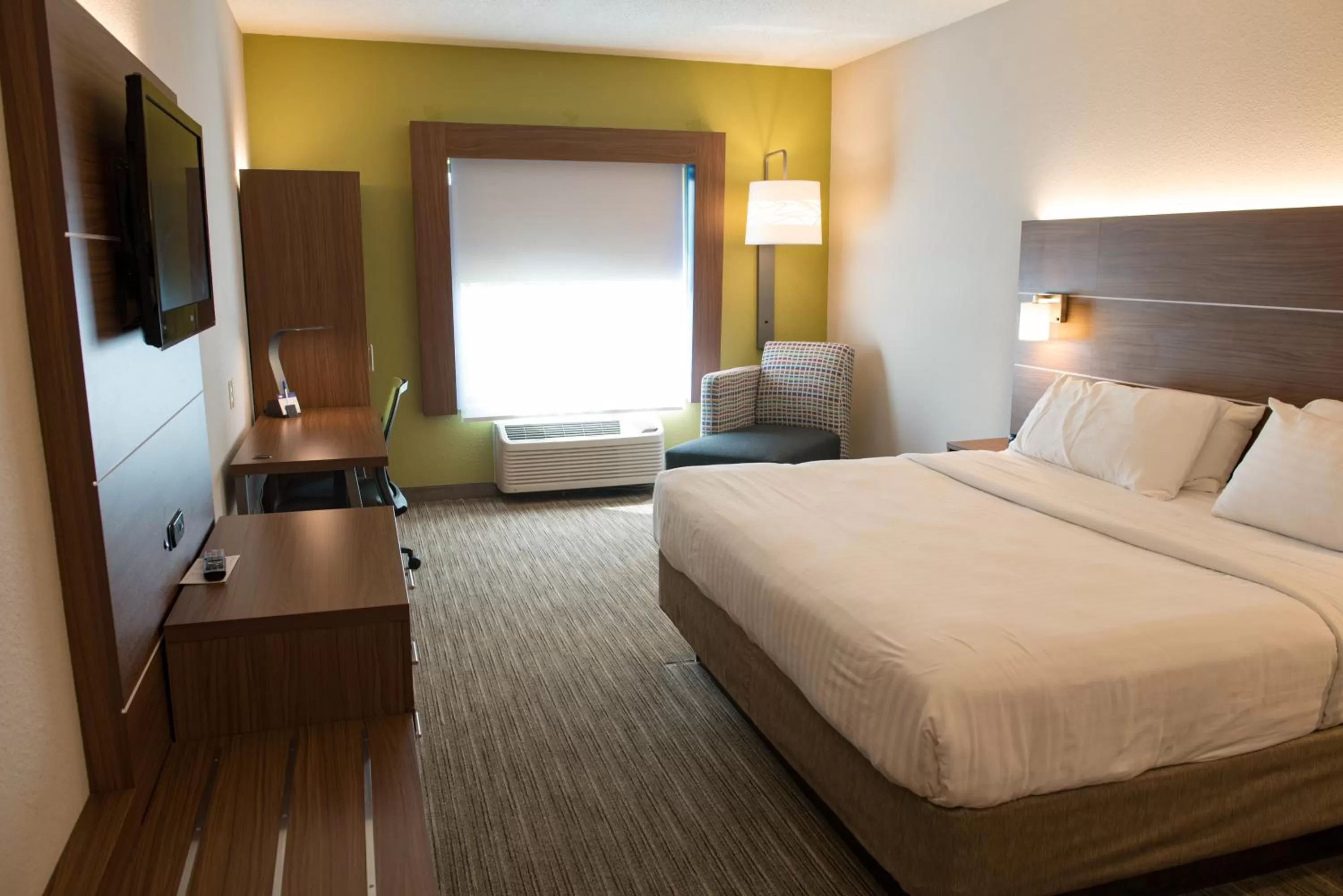 King Room - Mobility Access Tub - Non-Smoking in Holiday Inn Express Hotel & Suites Elkhart-South by IHG