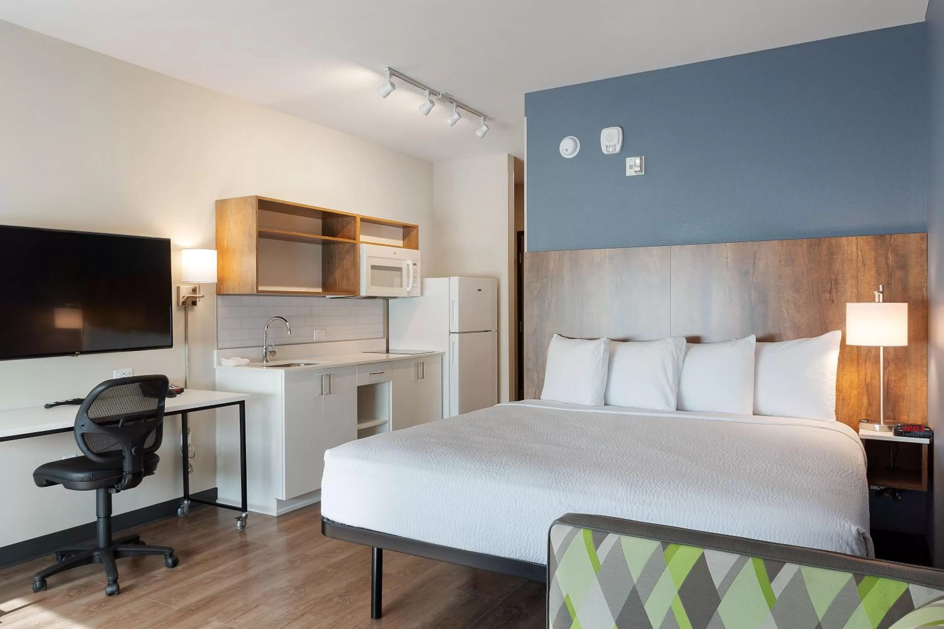 Deluxe Studio with 1 King Bed - Hearing Accessible - Non-Smoking in Extended Stay America Premier Suites - Phoenix - Chandler - Downtown