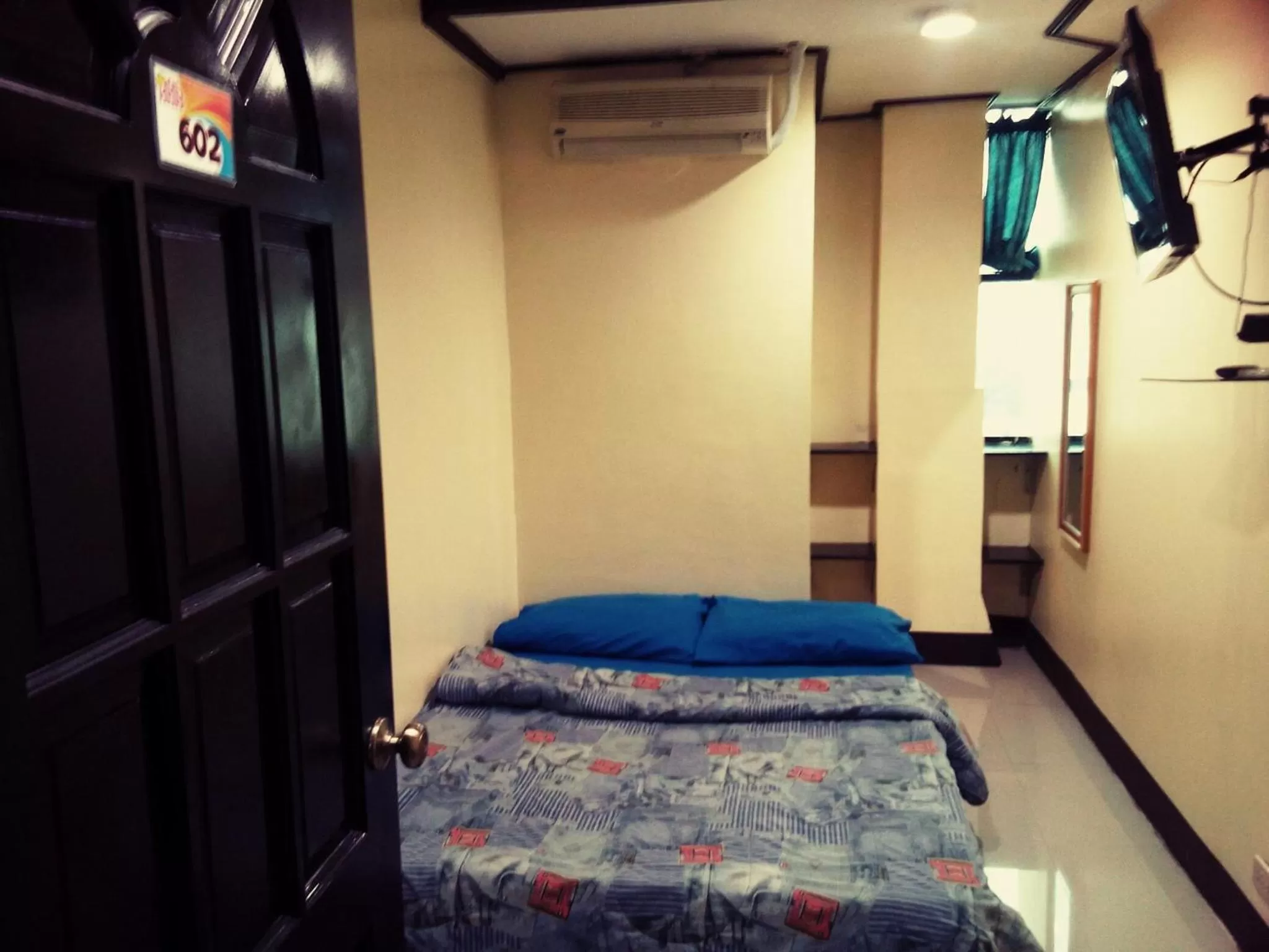 Economy Double Room in Honey Hunt House