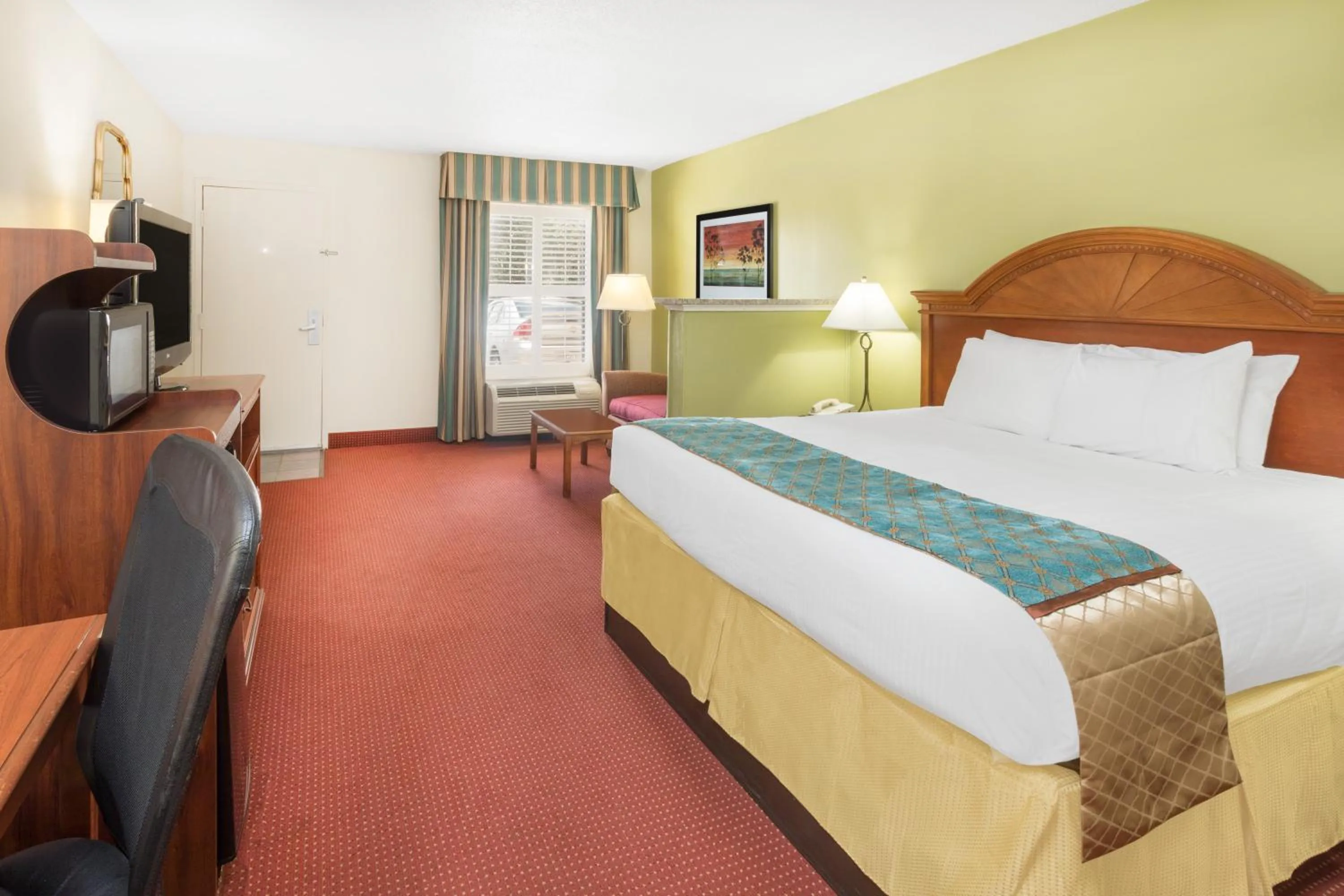 Deluxe King Room - Non-Smoking in Baymont by Wyndham Orangeburg North