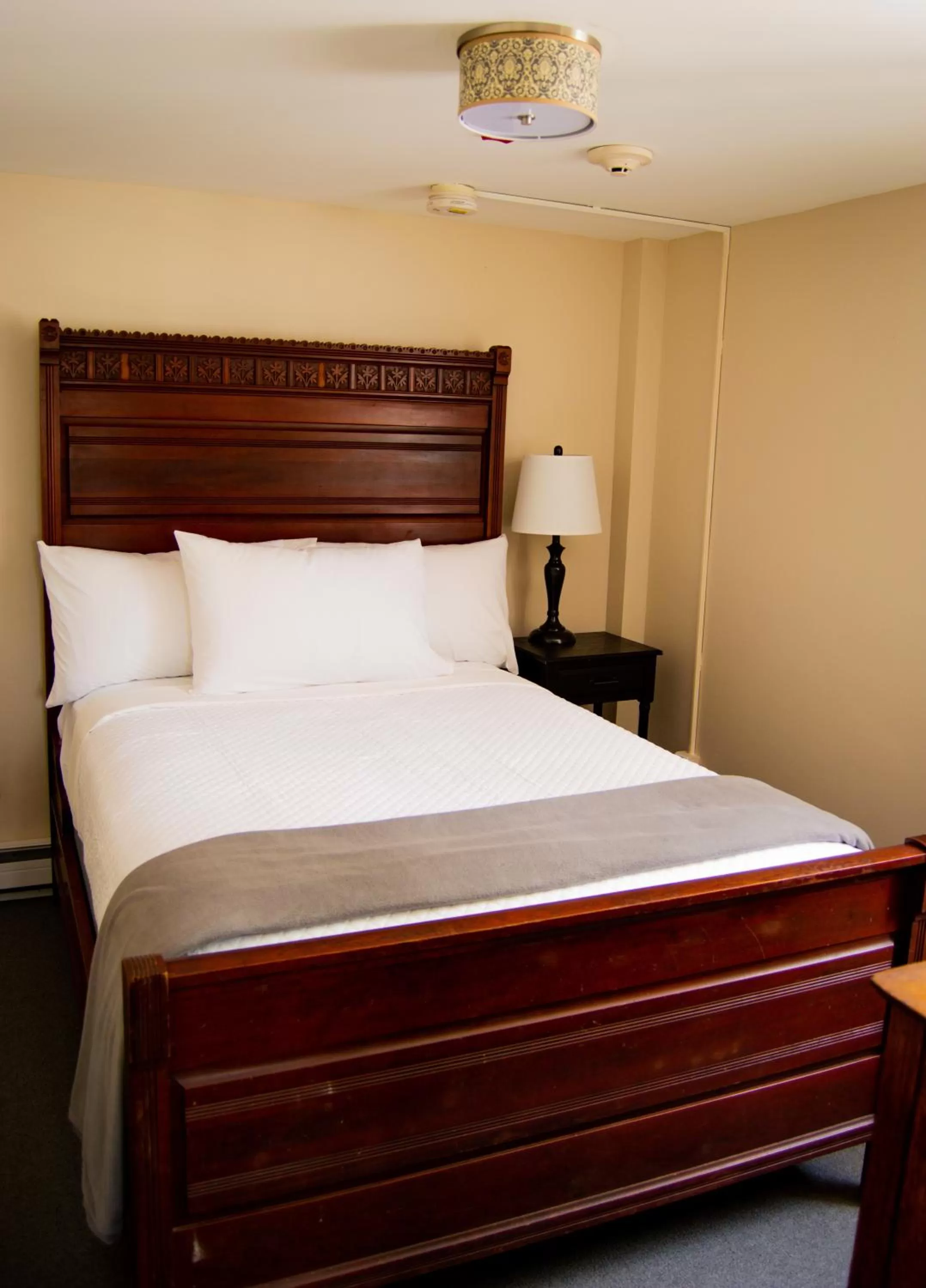 Double Room with Private Bathroom in The General Stanton Inn