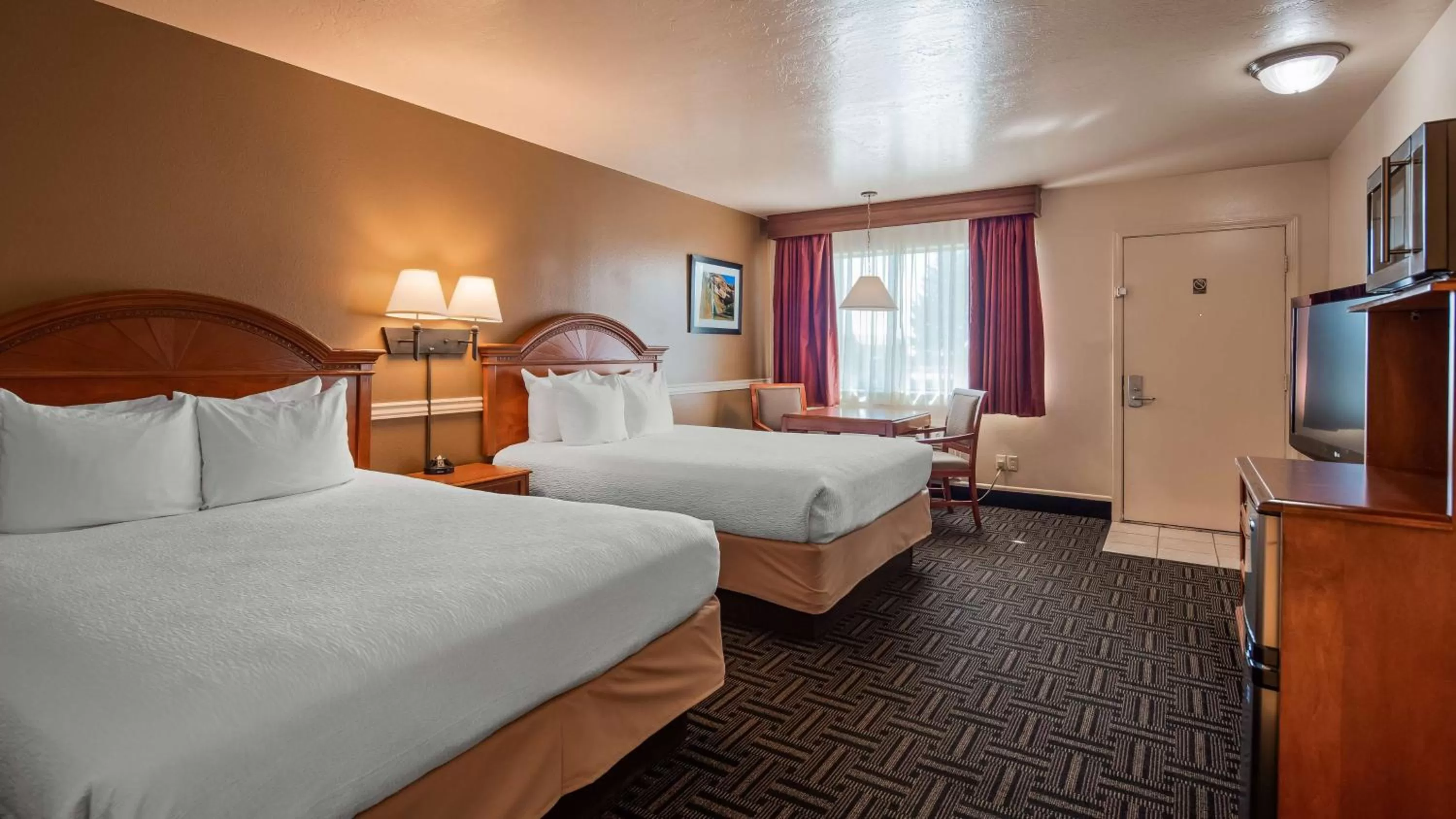 Queen Room with Two Queen Beds - Disability Access/Bath Tub in Best Western Paradise Inn