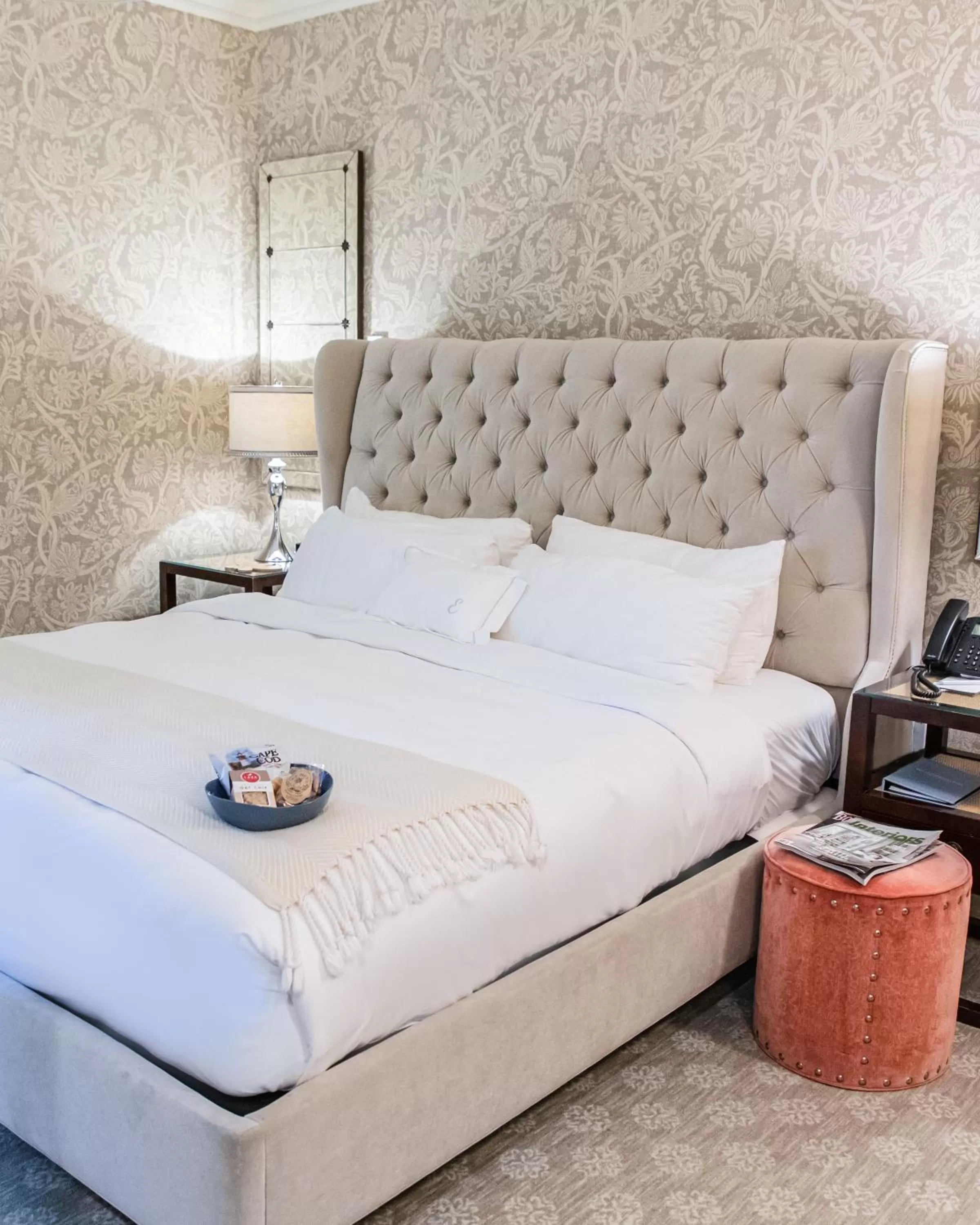 Deluxe King Room in The Inn at Hastings Park, Relais & Châteaux