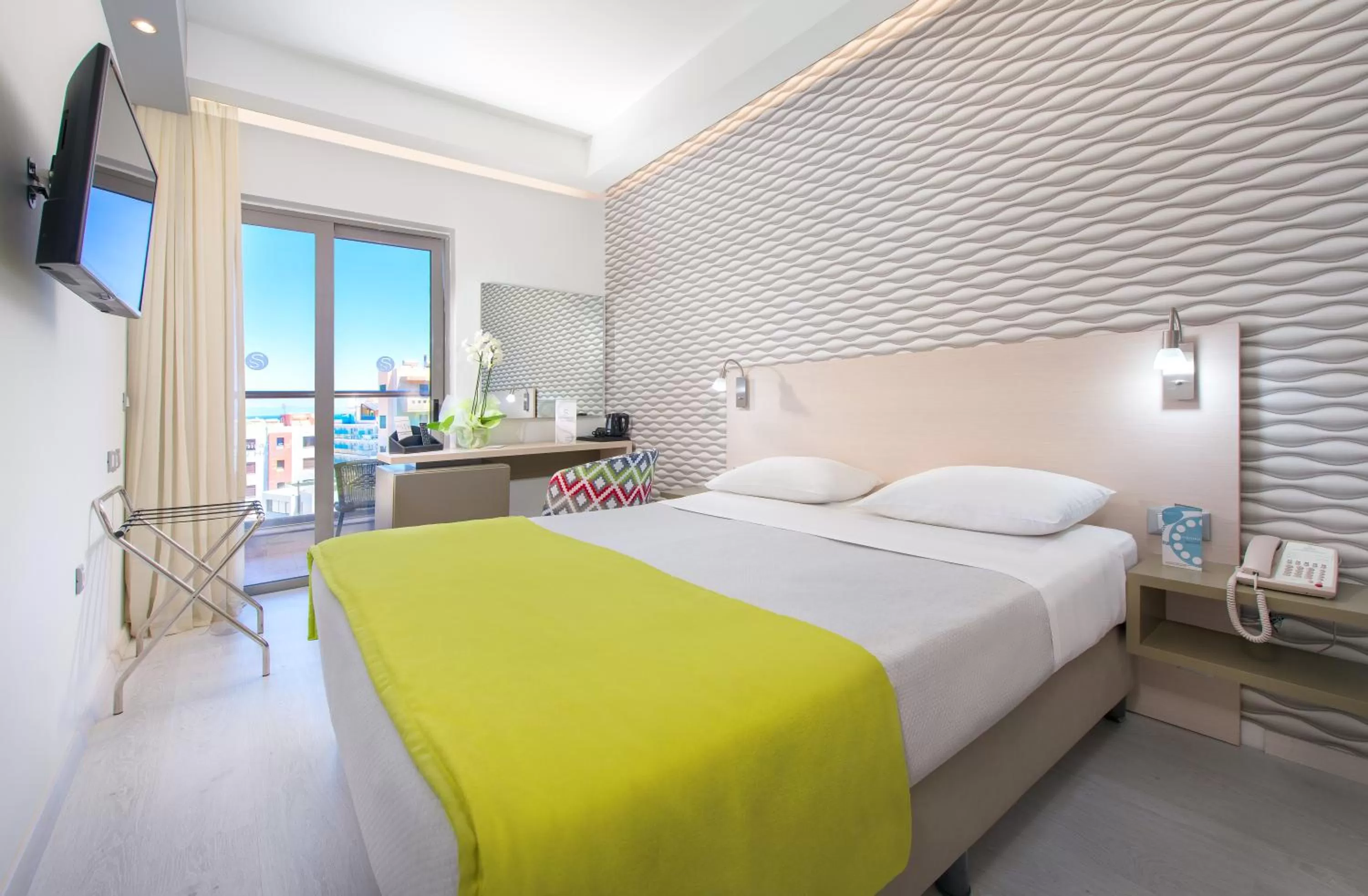 Standard Room with Side Sea View in Semiramis City Hotel