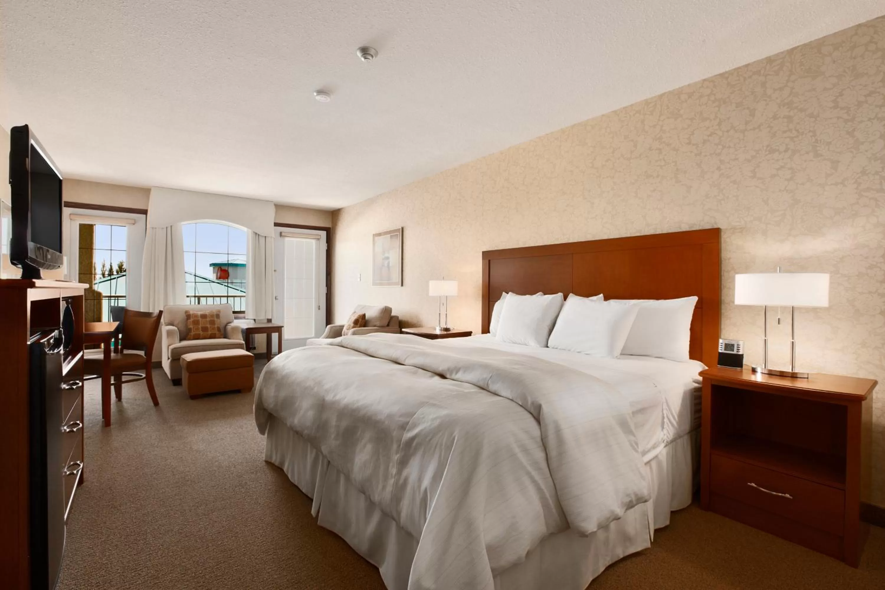 Deluxe King Room - Non-Smoking in Days Inn & Suites by Wyndham Brandon