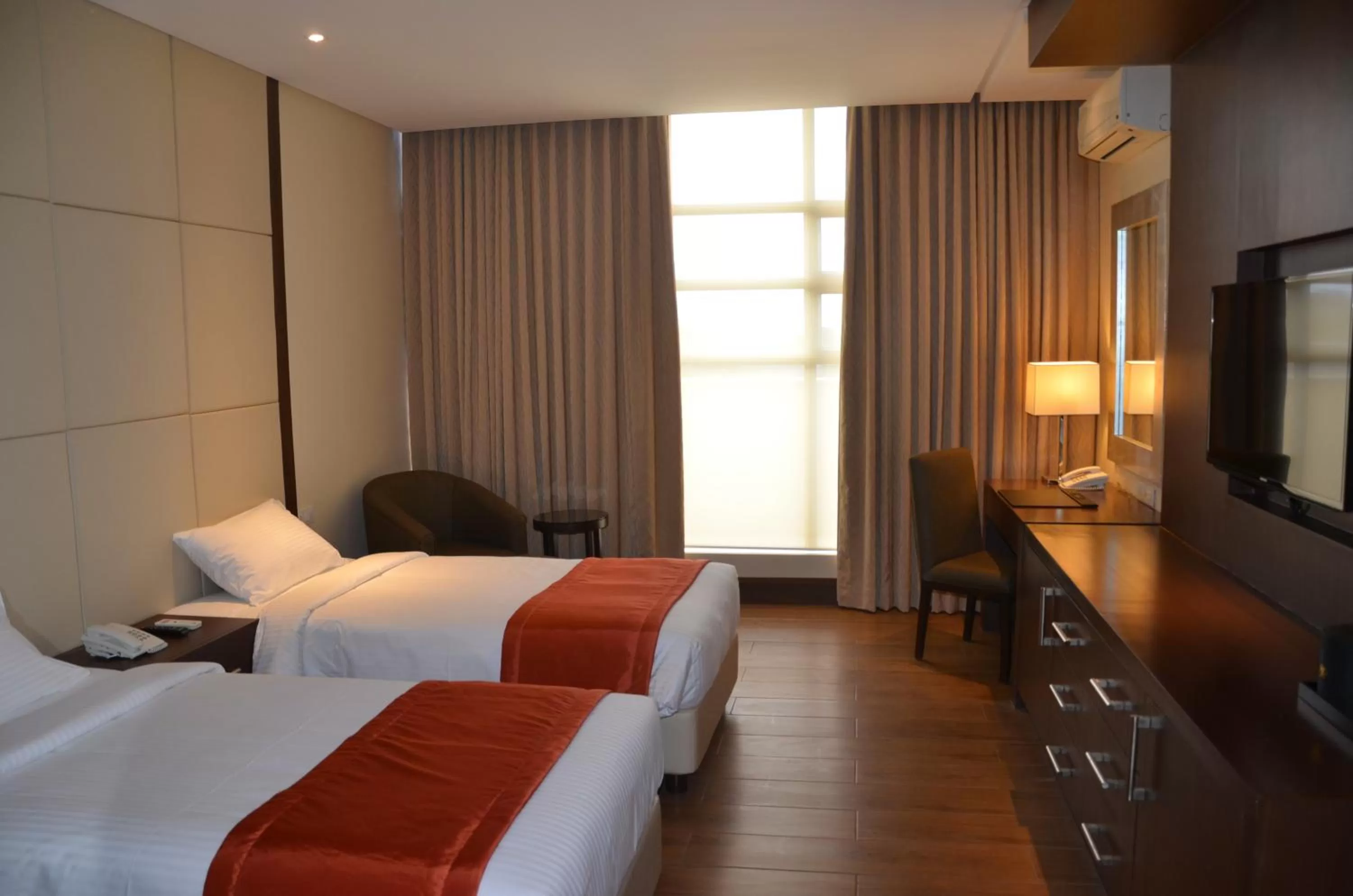 Superior Twin Room in Hotel Monticello Tagaytay