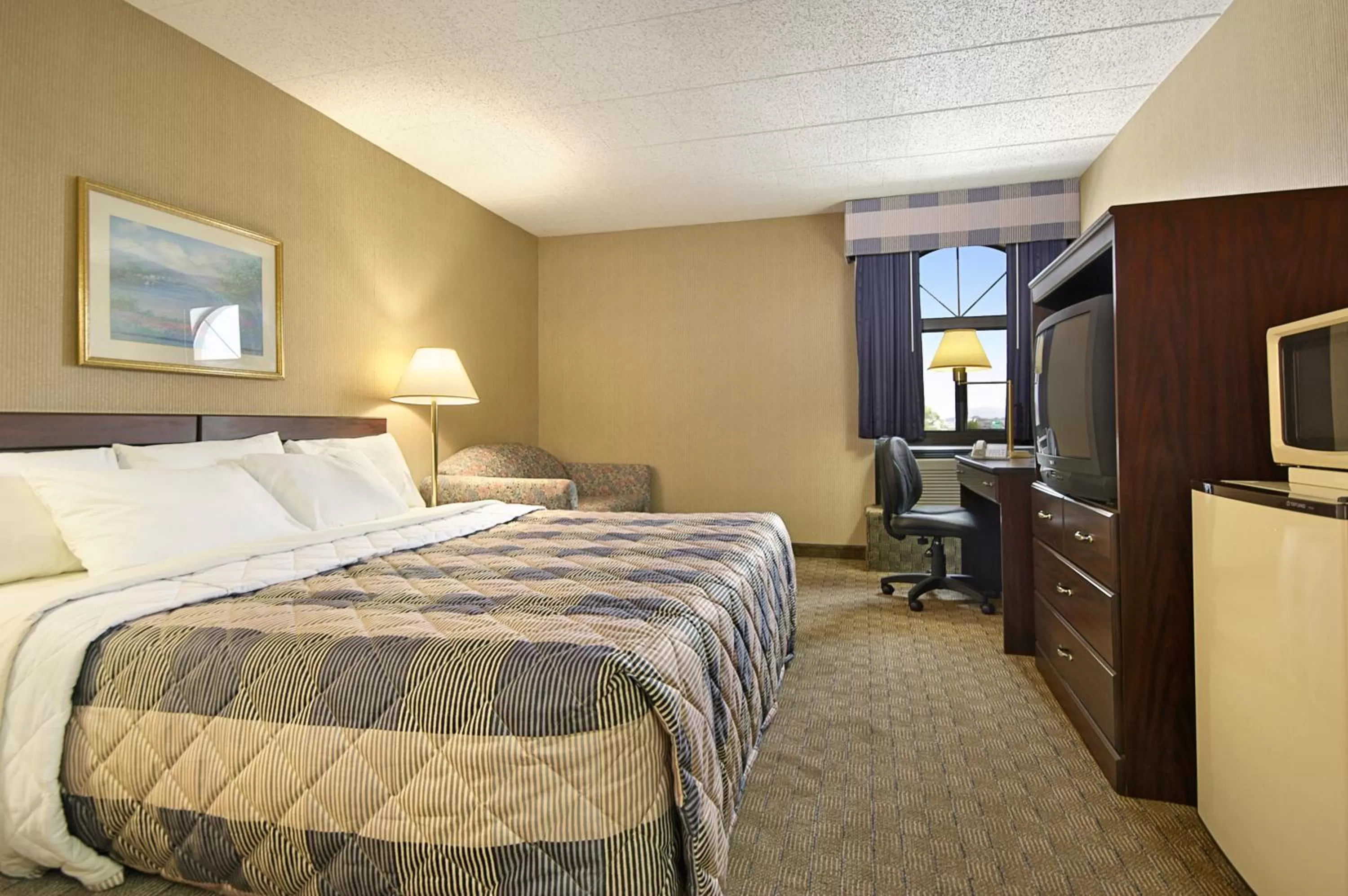 King Room - Non-Smoking in Days Inn by Wyndham Reading Wyomissing