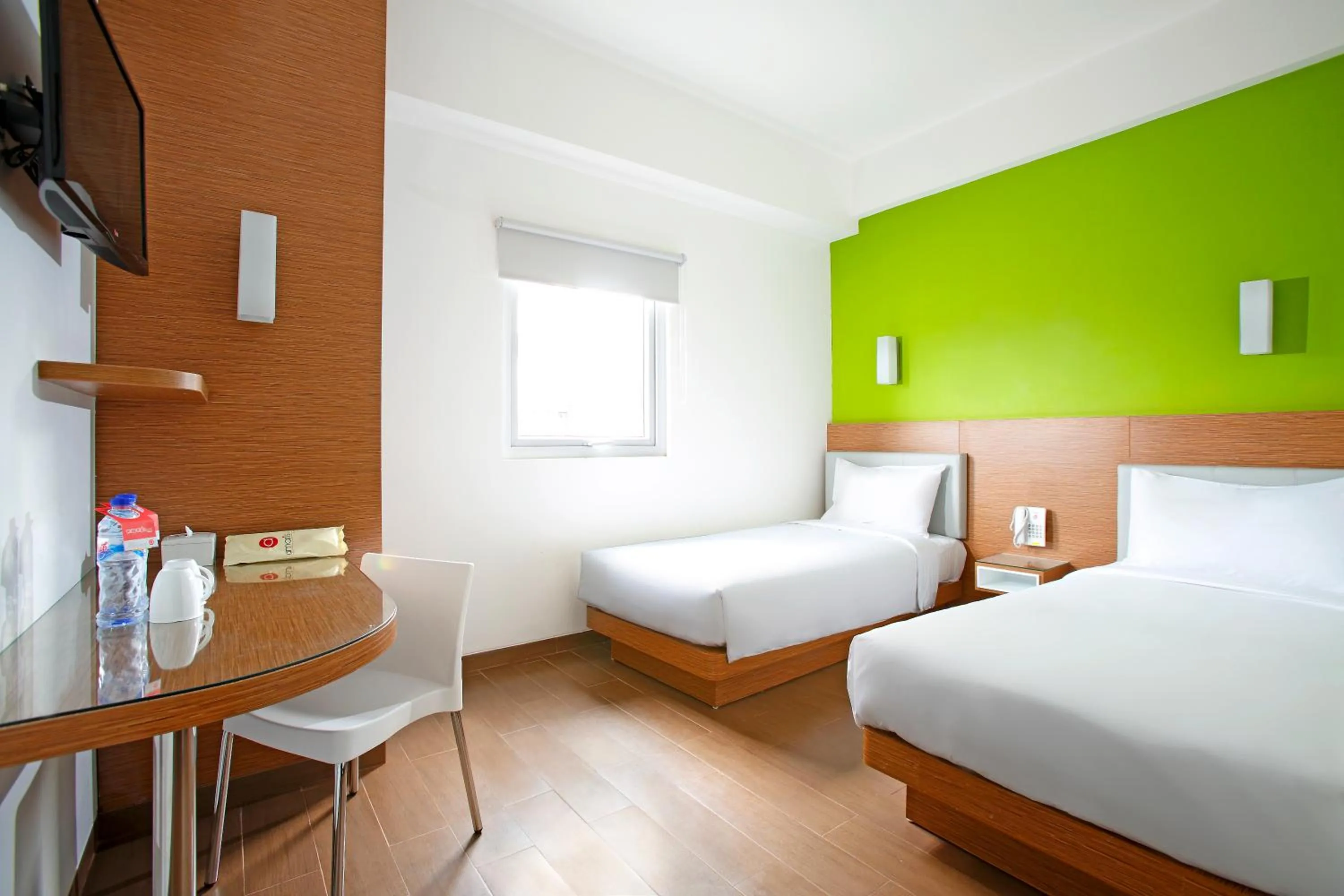 Smart Twin Room in Amaris Hotel Teuku Umar