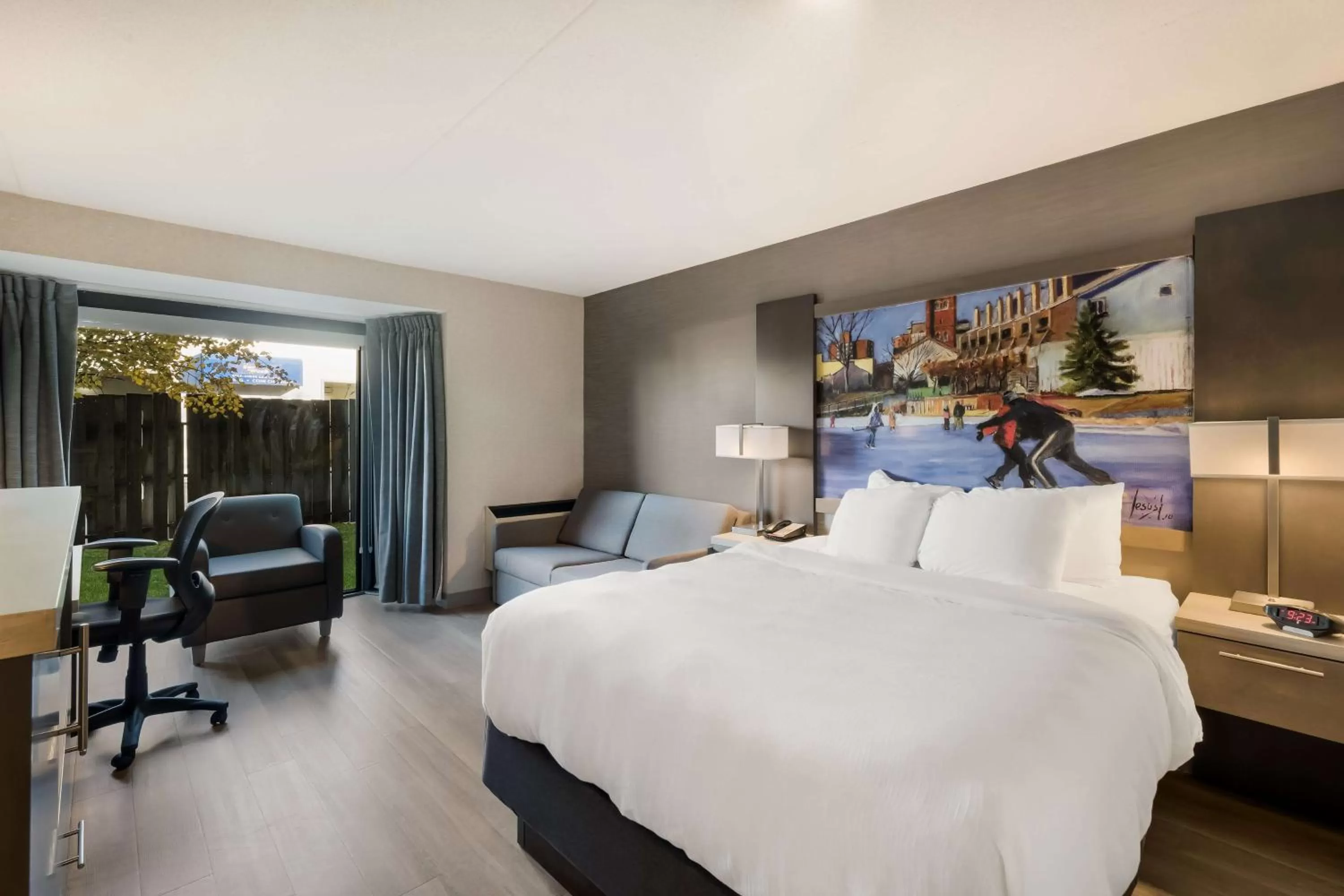 Queen Room with Sofa Bed and Mobility Accessible Roll-In Shower in Best Western Belleville