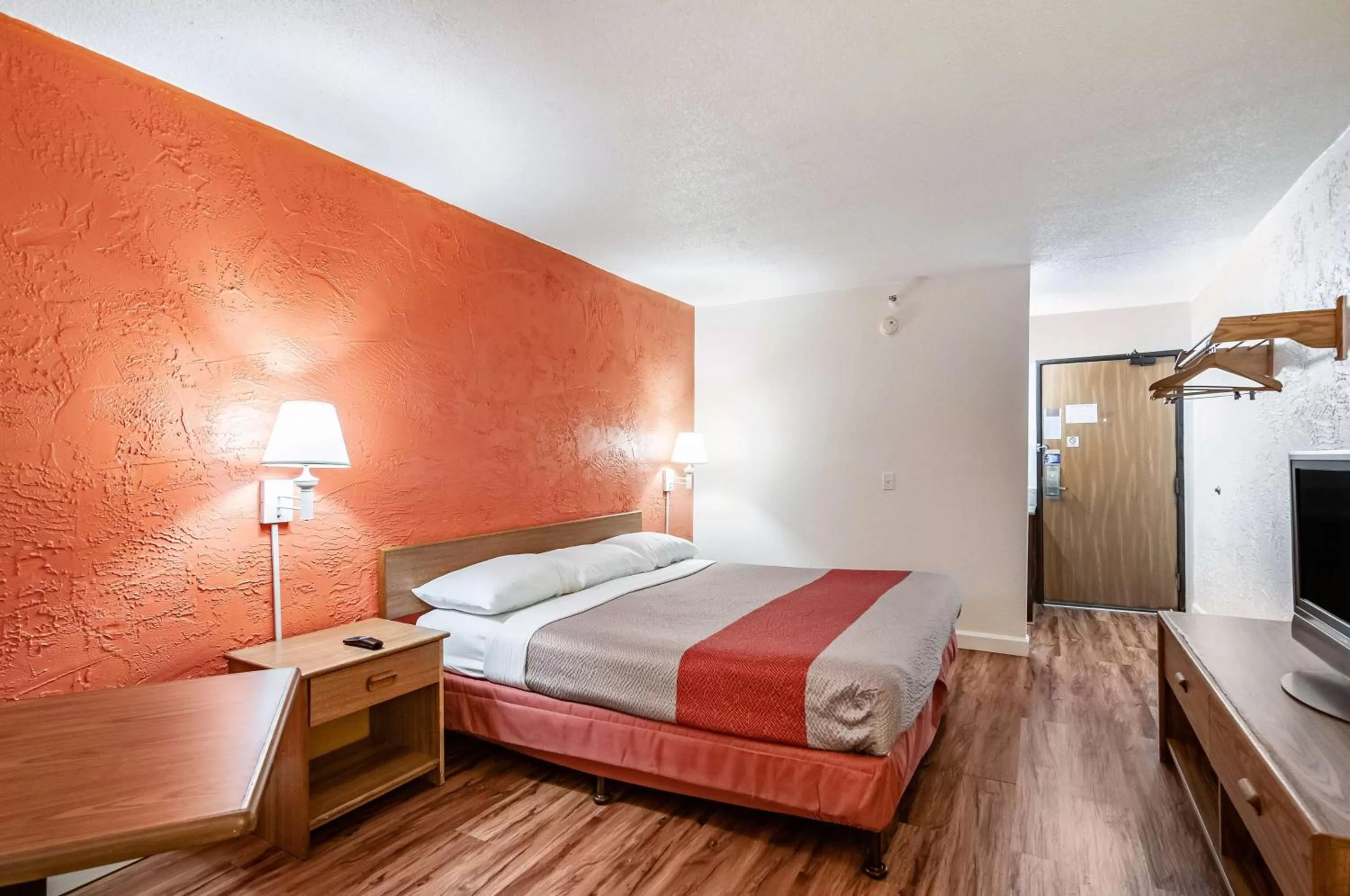 King Room - Non-Smoking in Motel 6-Naperville, IL