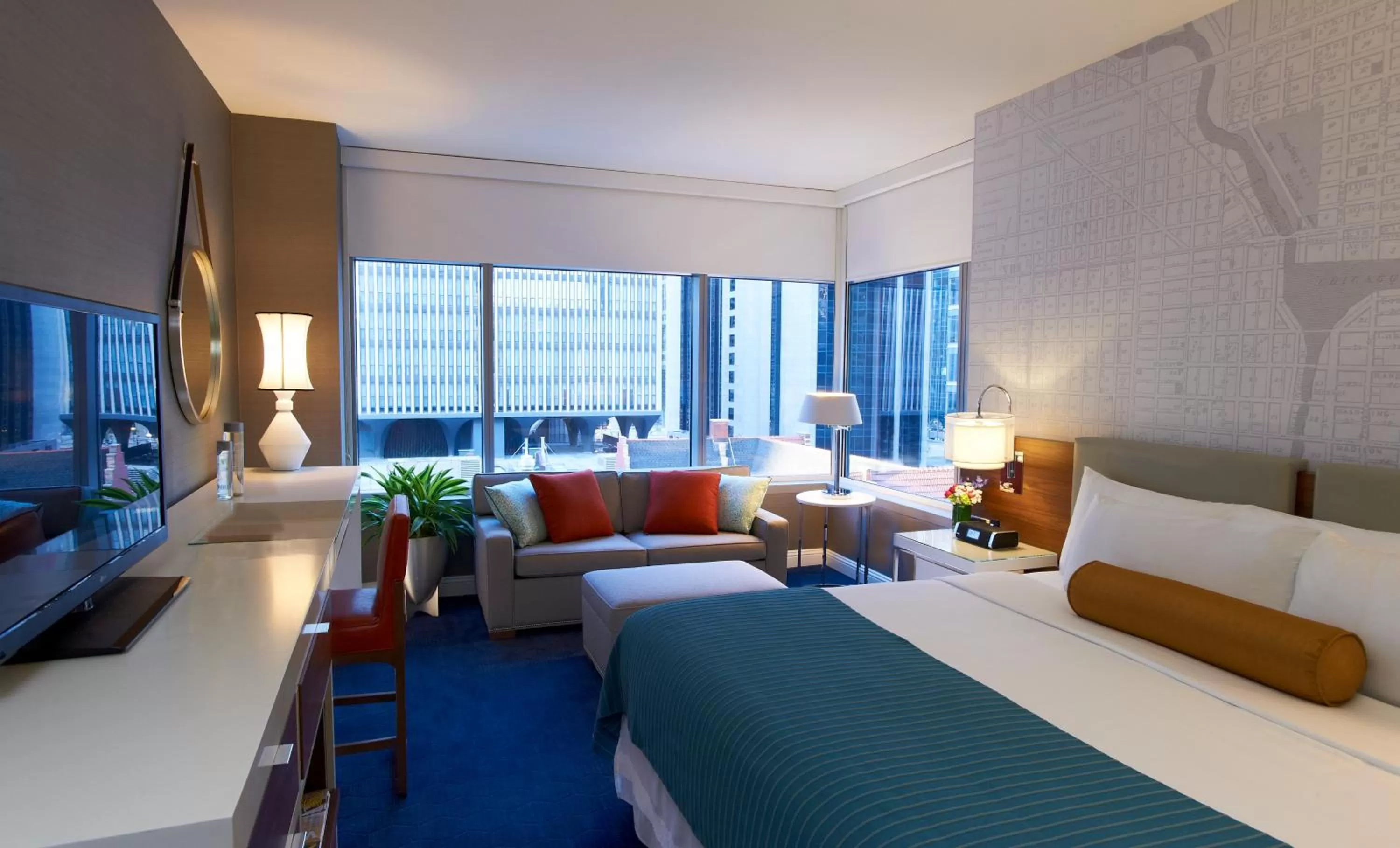 Deluxe King City View Room in Kinzie Hotel