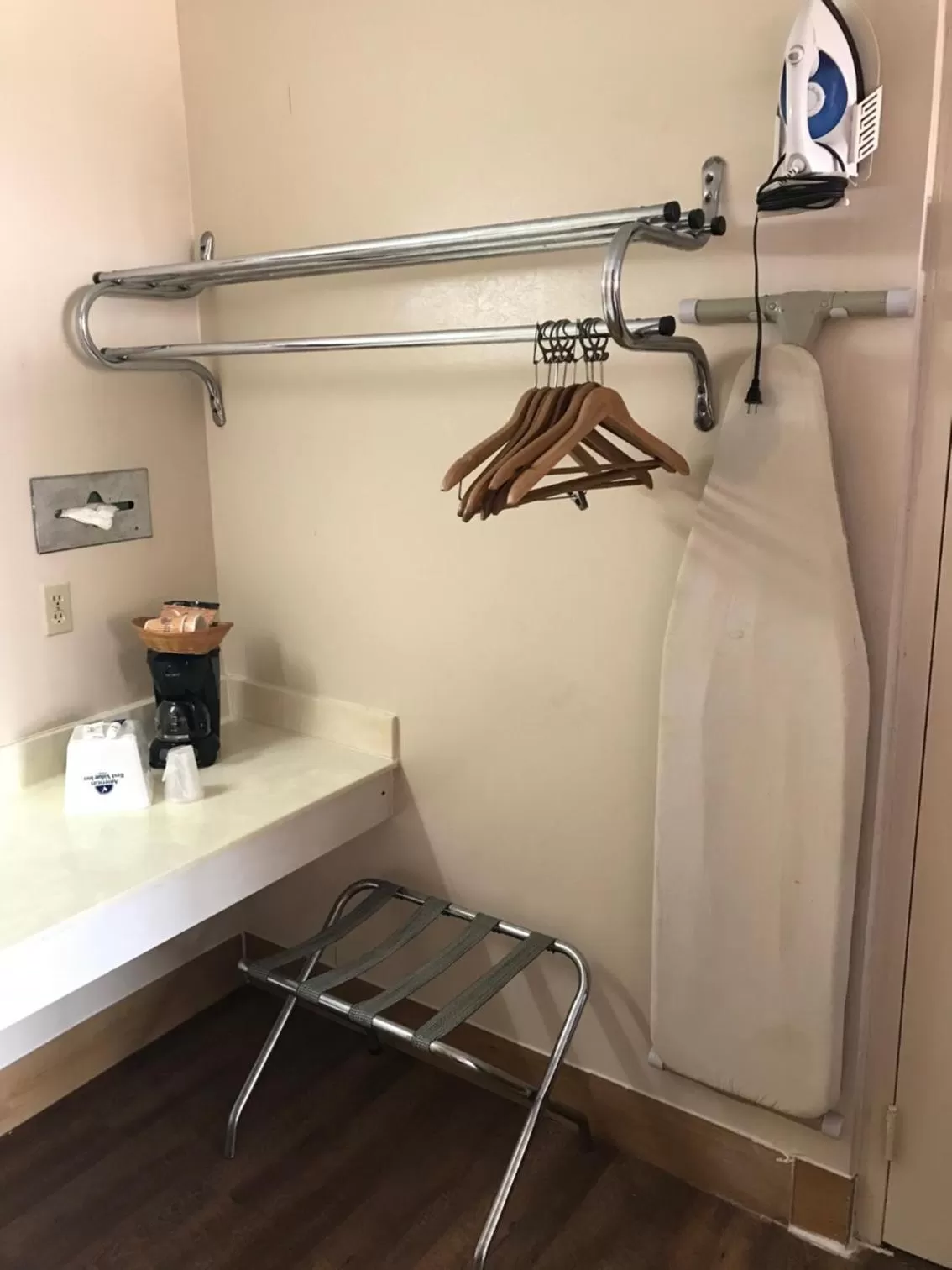 Deluxe King Suite - Non-Smoking in Rodeway Inn Dalton South