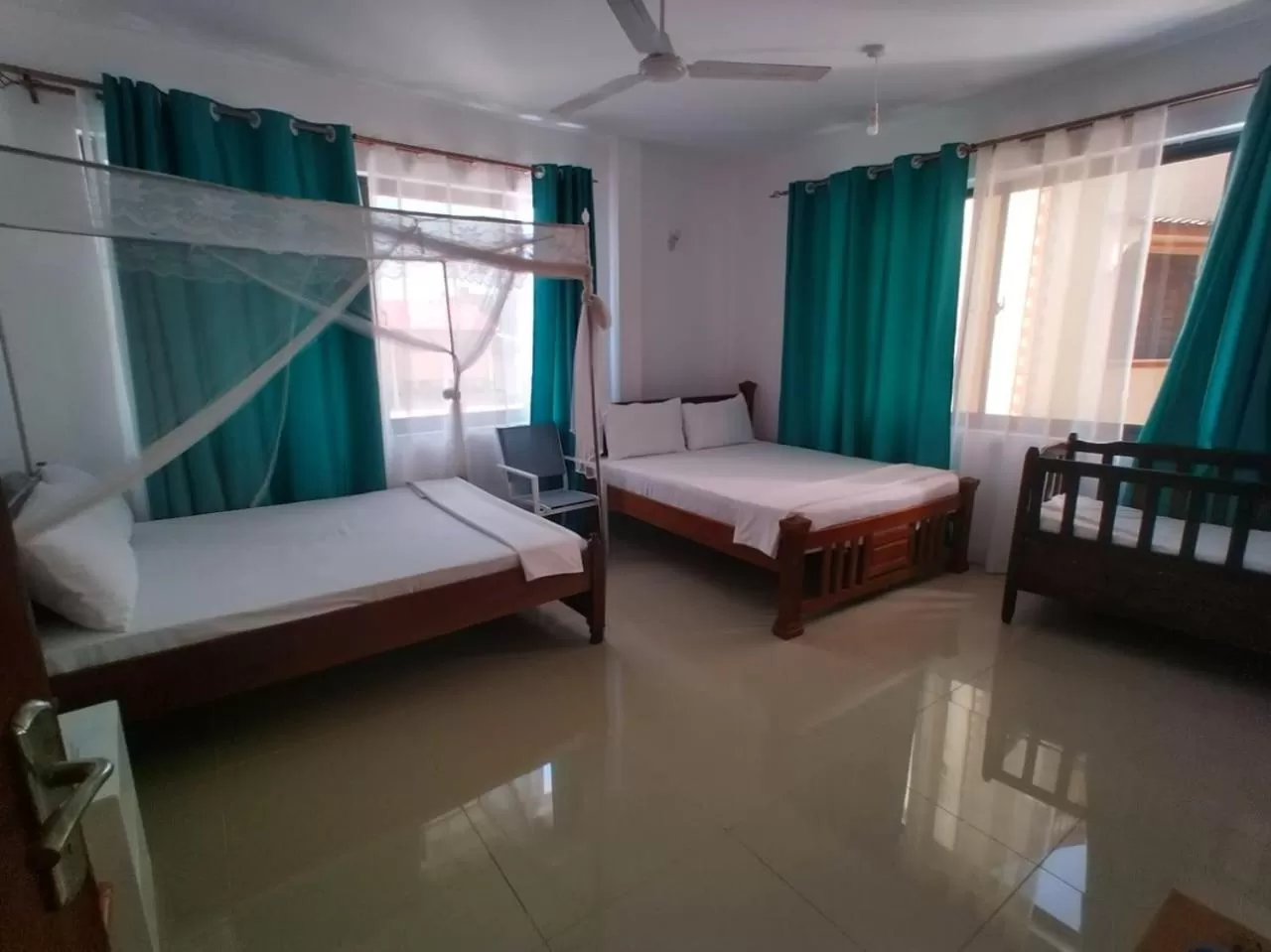 Deluxe Room (2 Adults + 1 Child) in 6 Park Retreat