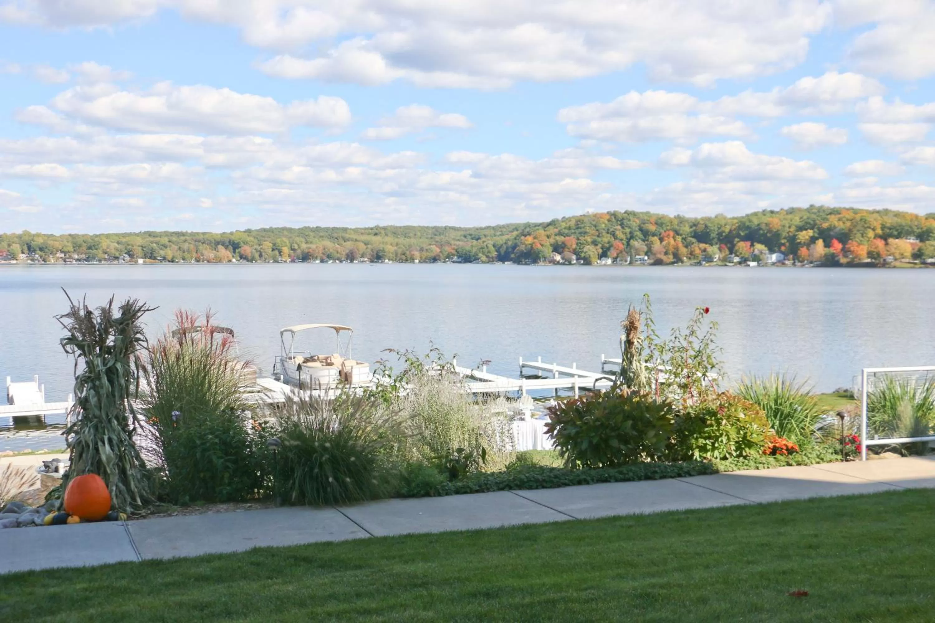 Lakeside Ultimate Suite in Bay Pointe Inn