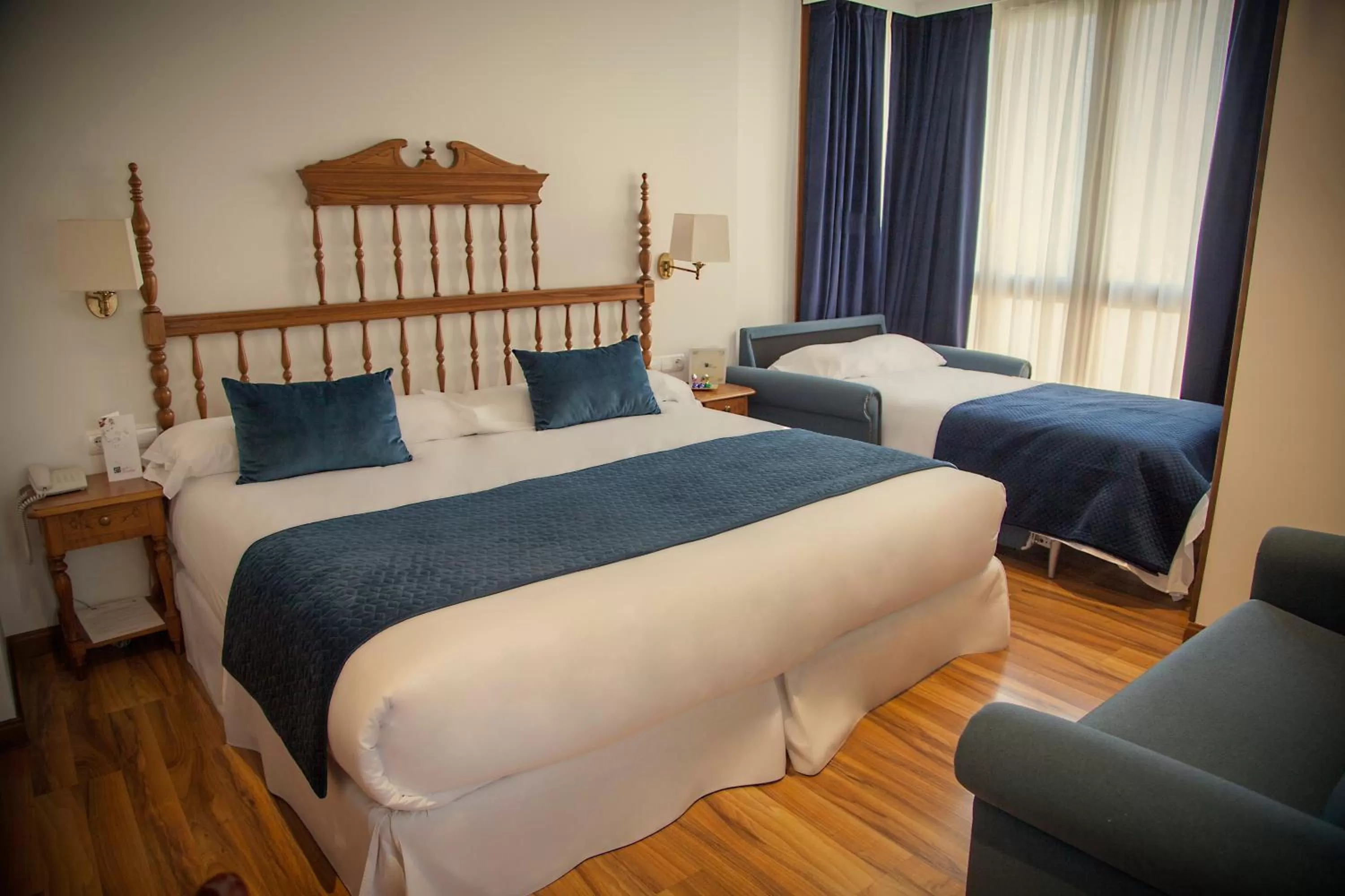 Superior Twin Room with Extra Bed in Palacio Azcárate Hotel