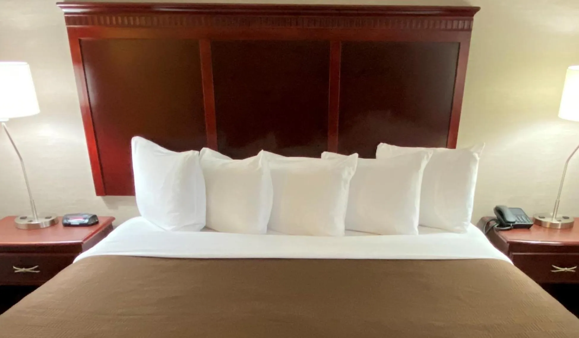 King Room in Clarion Inn & Suites Grand Rapids Airport