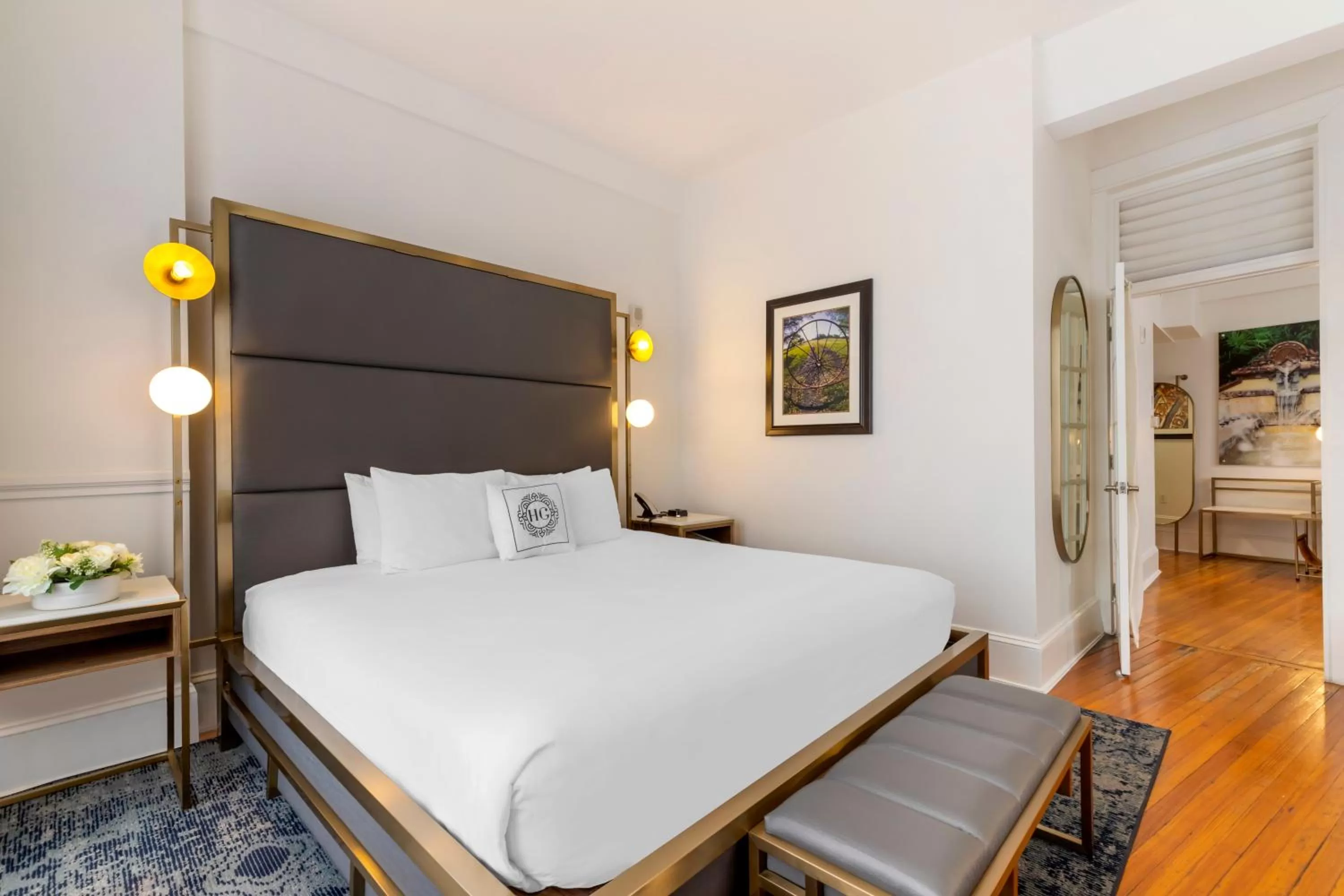 One-Bedroom King Suite with Sofa Bed in Hotel Gibbs Downtown Riverwalk