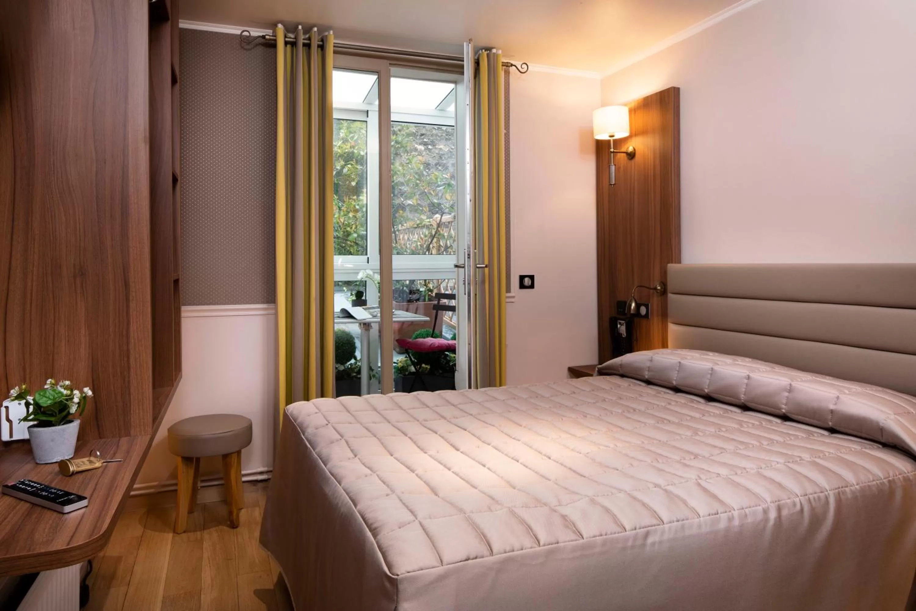 Superior Double Room in Hôtel de la Tour Eiffel