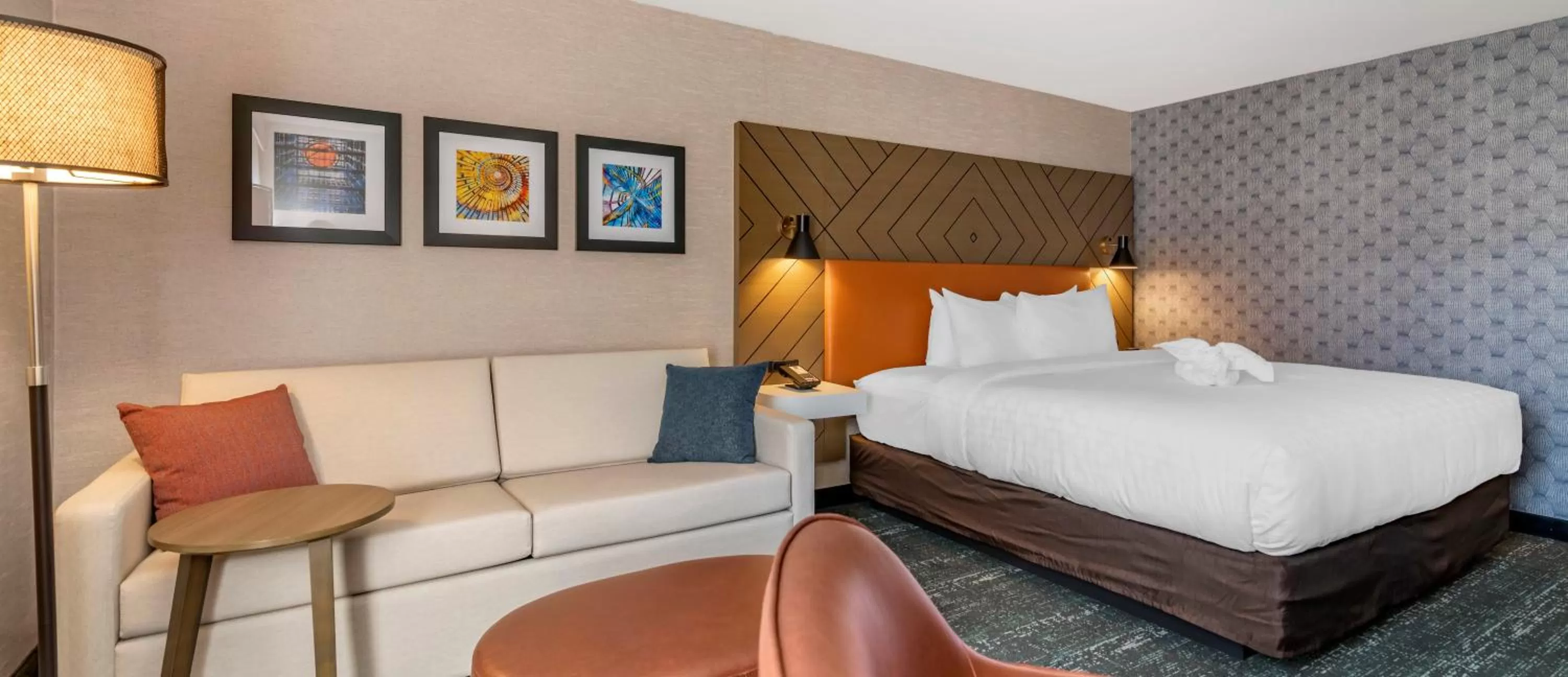 Deluxe King Room with Tub - Non-Smoking in Clarion Inn