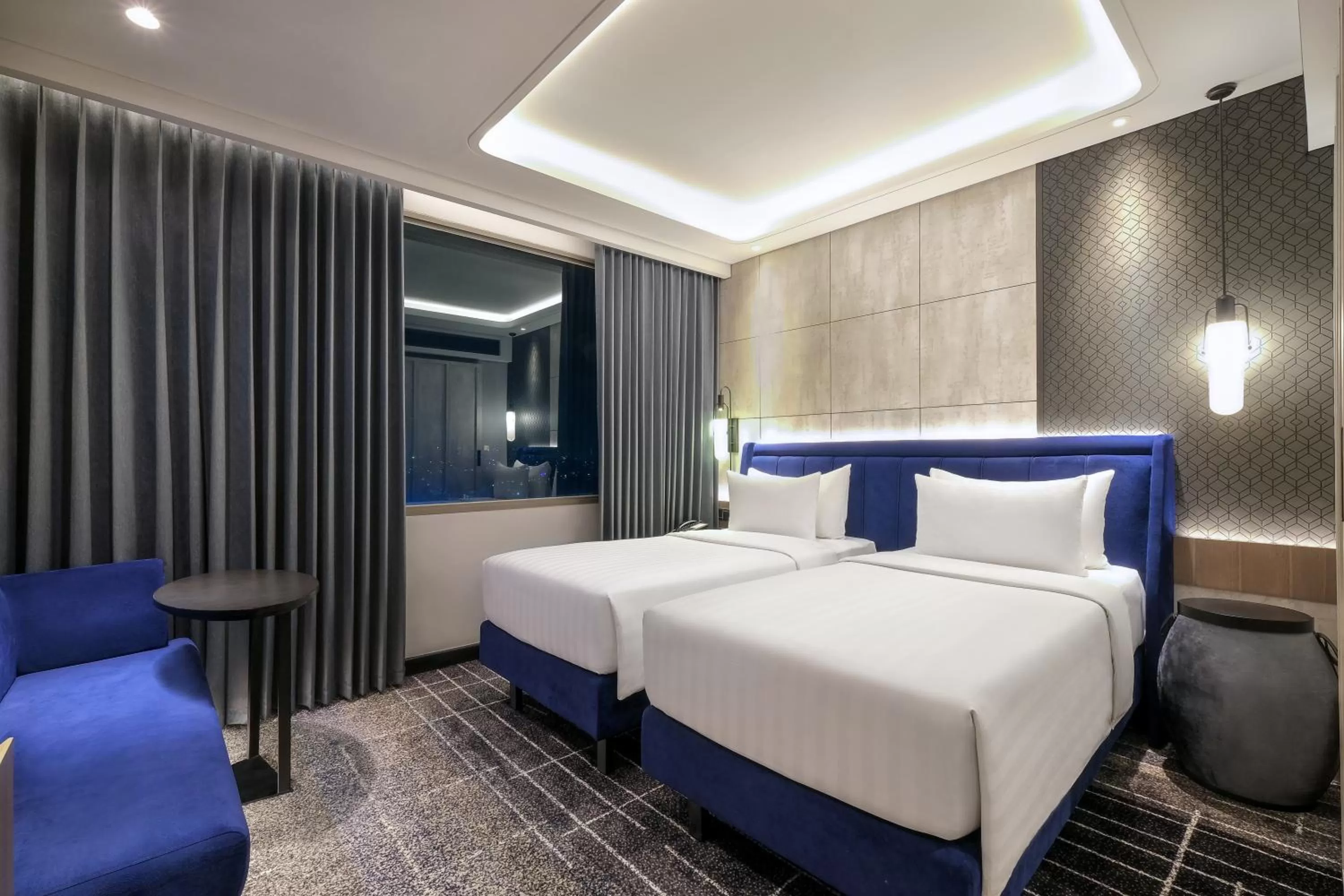 Deluxe Twin Room in Mercure Tangerang Centre