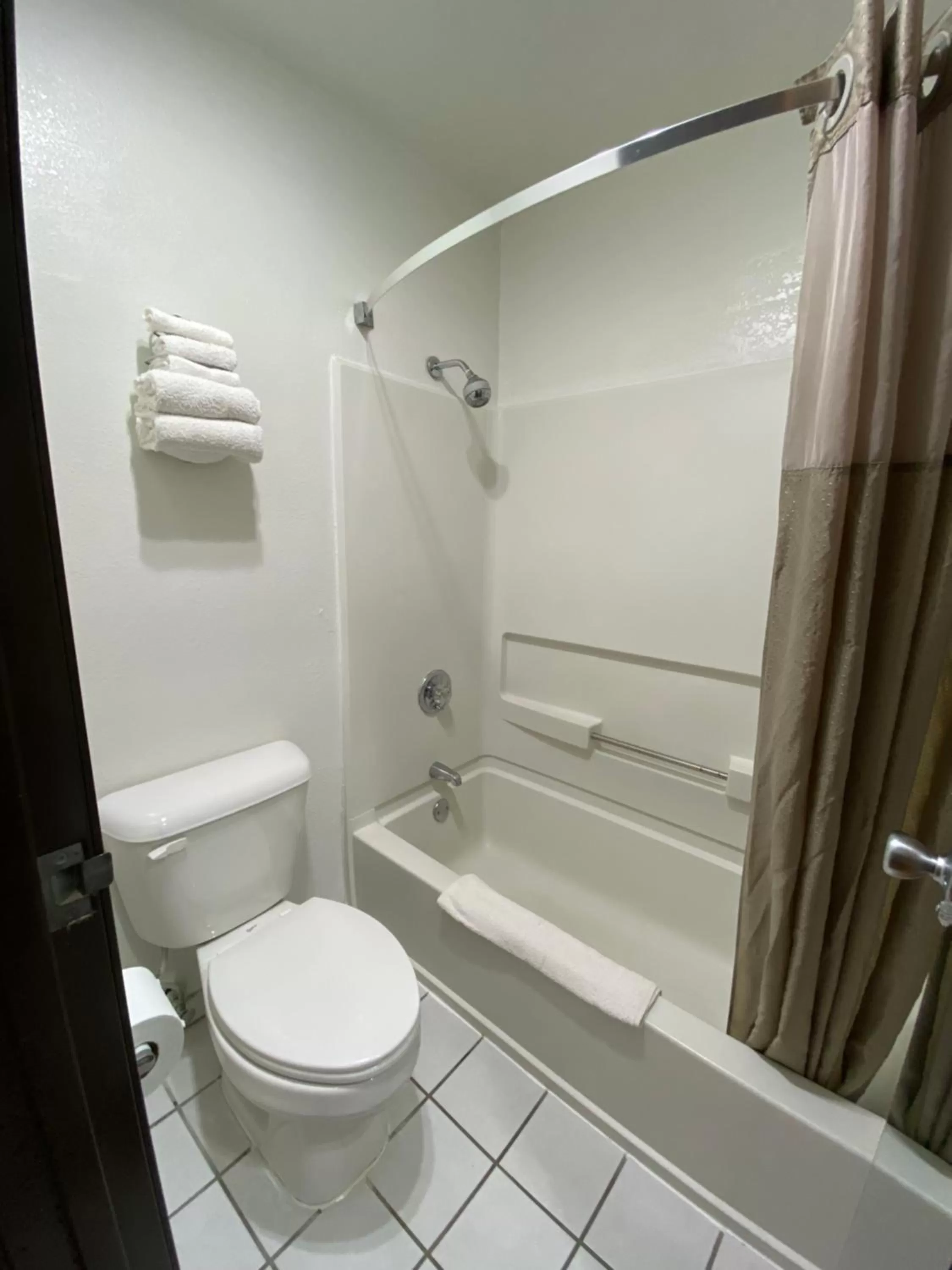 King Room in Reliance Inn