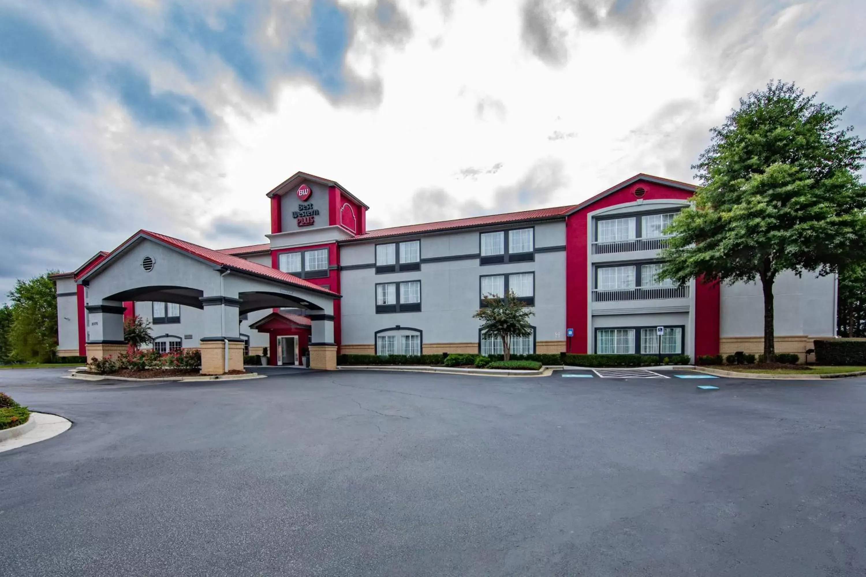 Sugarloaf Hotel & Suites Duluth Sugarloaf Hotel & Suites Duluth