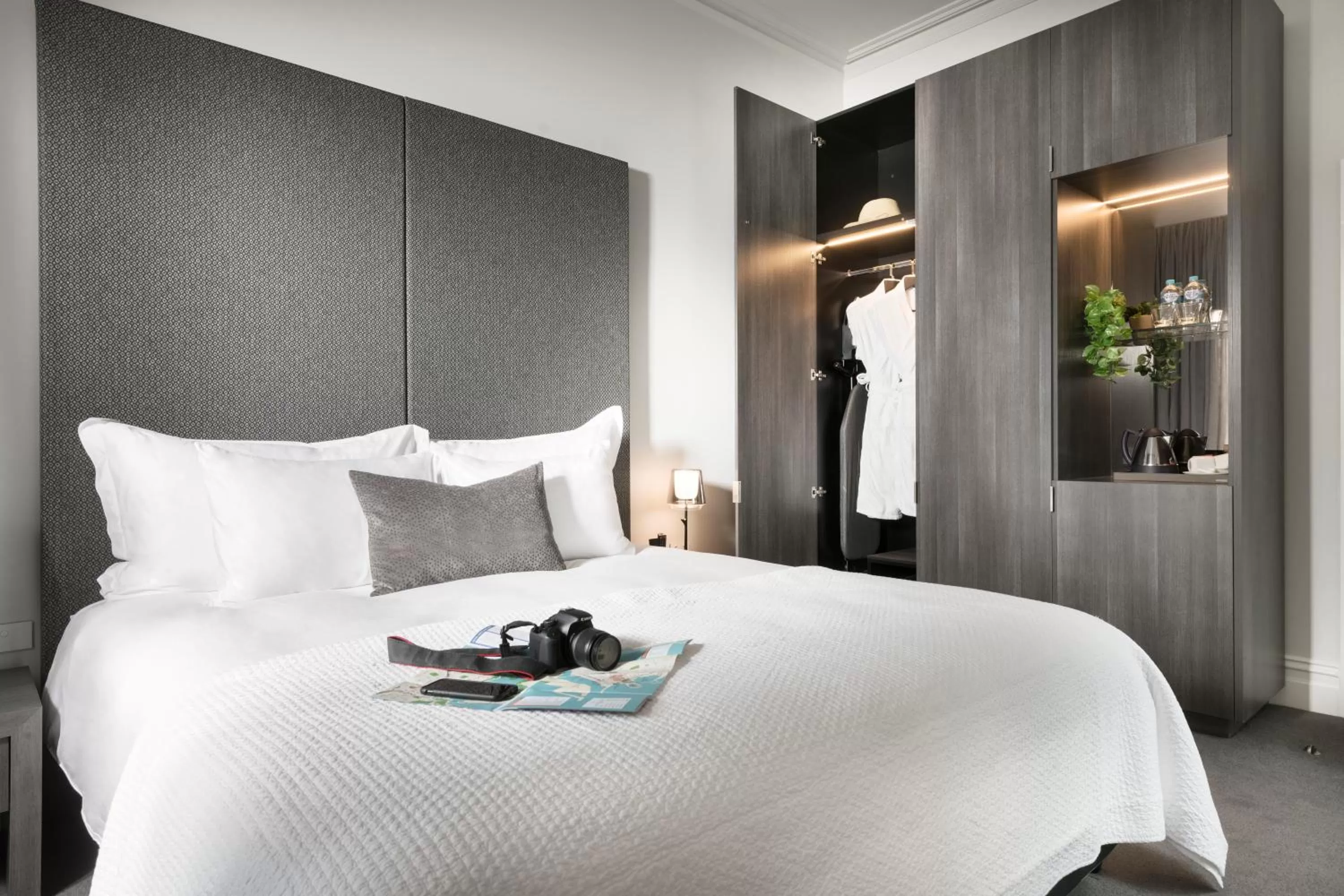 Heritage King Room in The Melbourne Hotel