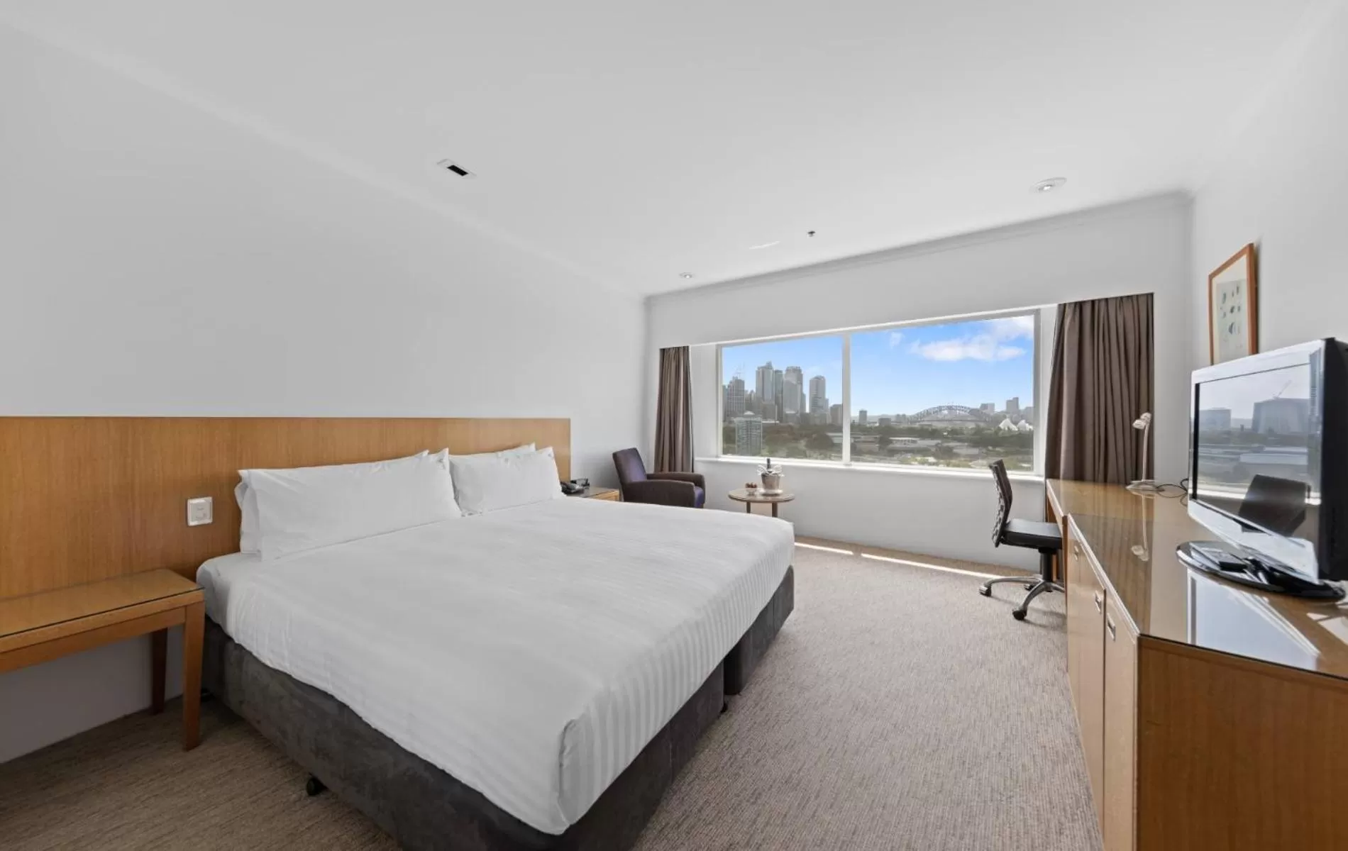 Premium King Room with Harbor View in Holiday Inn Sydney Potts Point