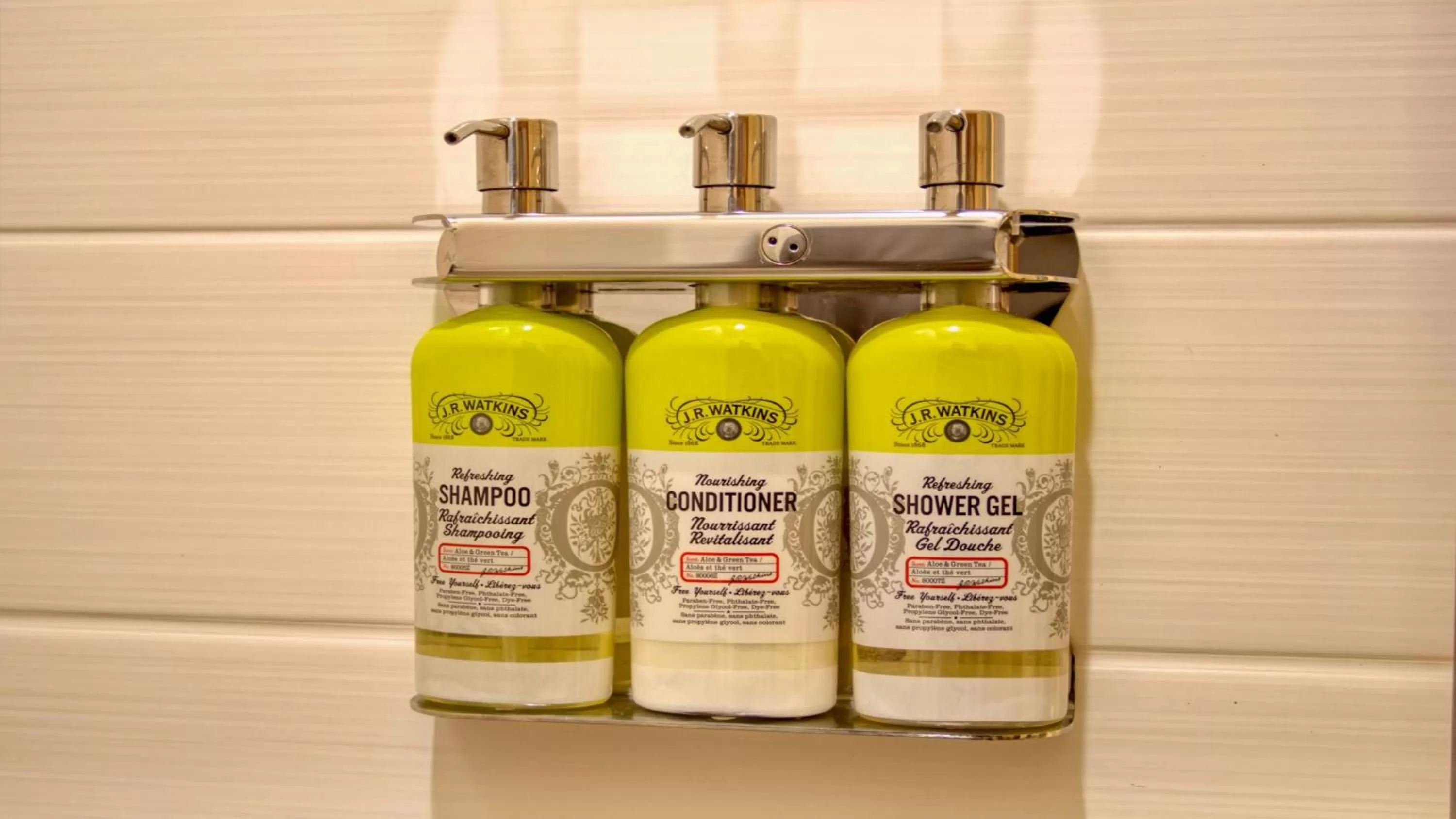 King Suite - Non-Smoking in Holiday Inn Express Hotel & Suites Byram by IHG