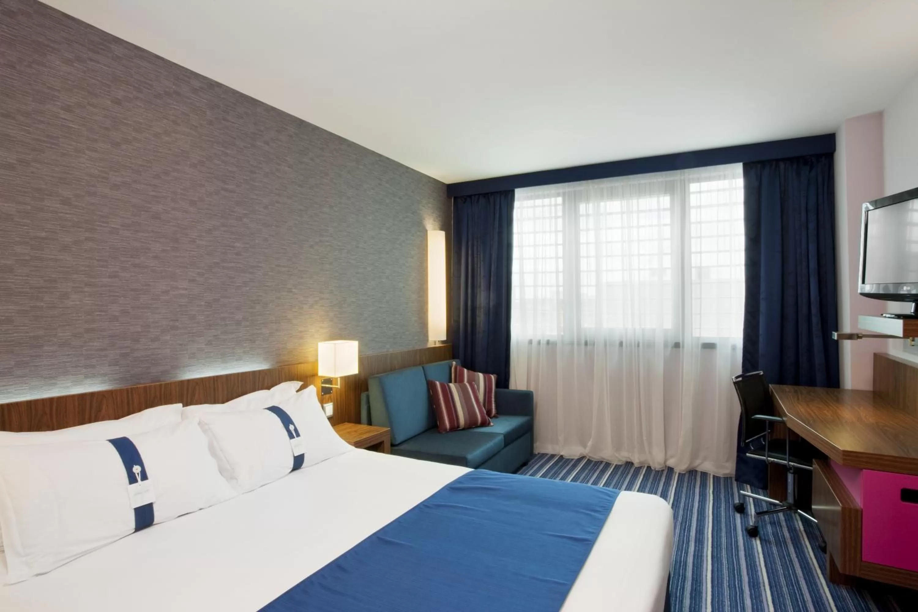 Standard Double Room with Sofa Bed in Holiday Inn Express Lisbon Airport by IHG