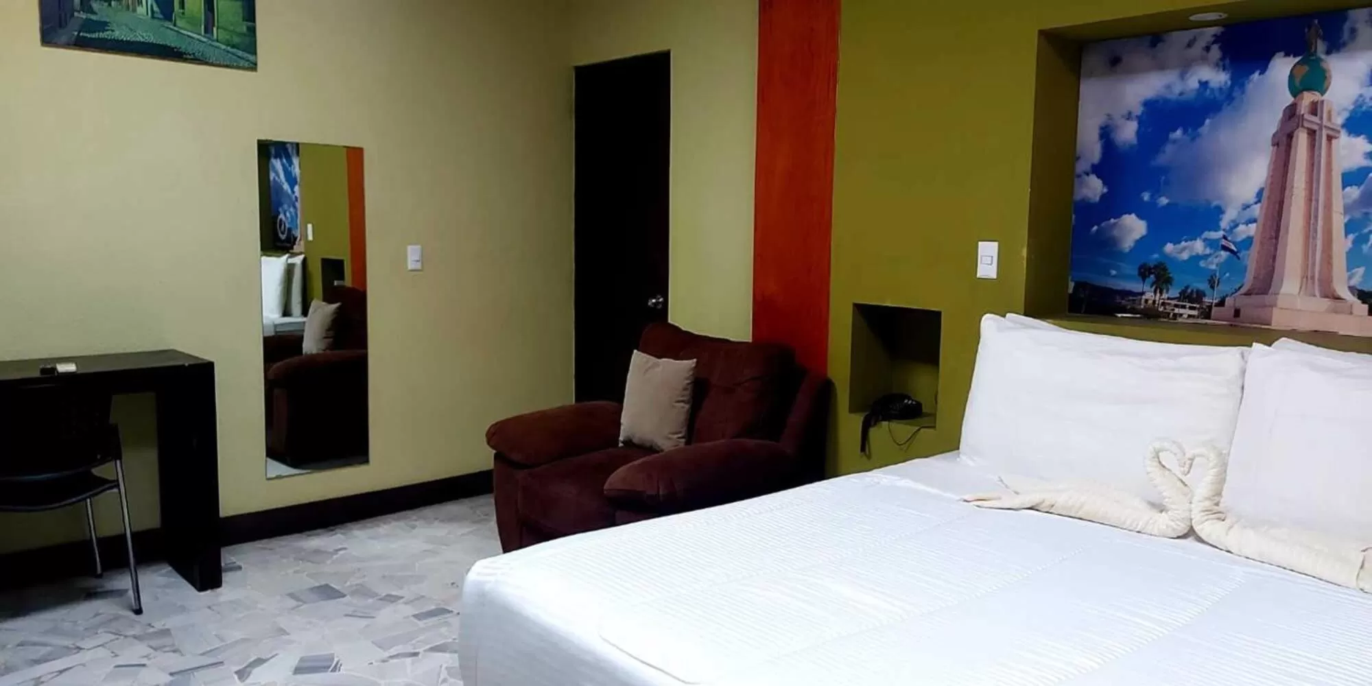 Deluxe King Room in Kartagus Hotel