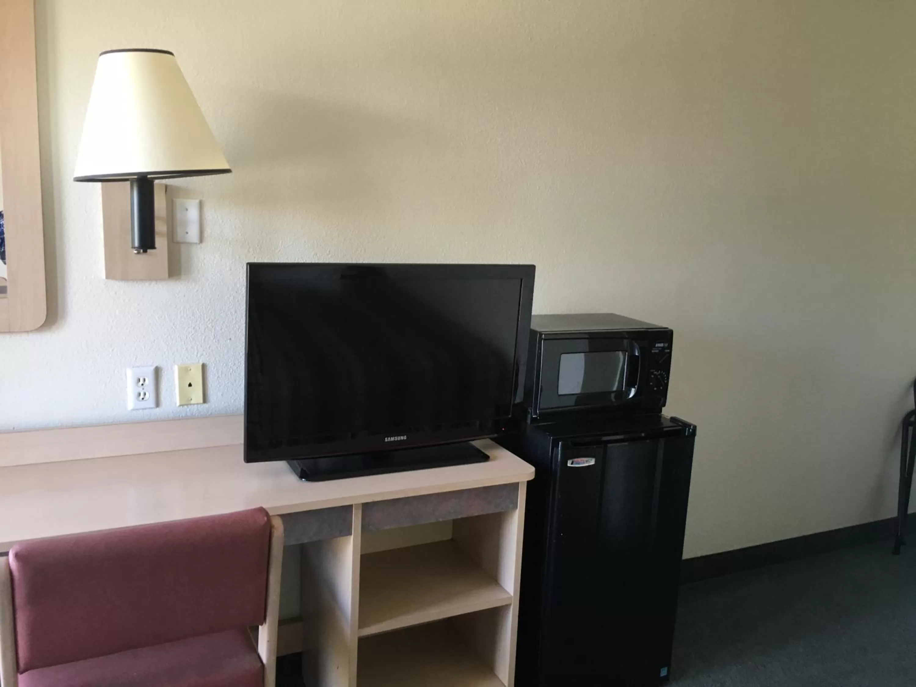 Family Double Room in America's Best value Inn & Suites-Helena
