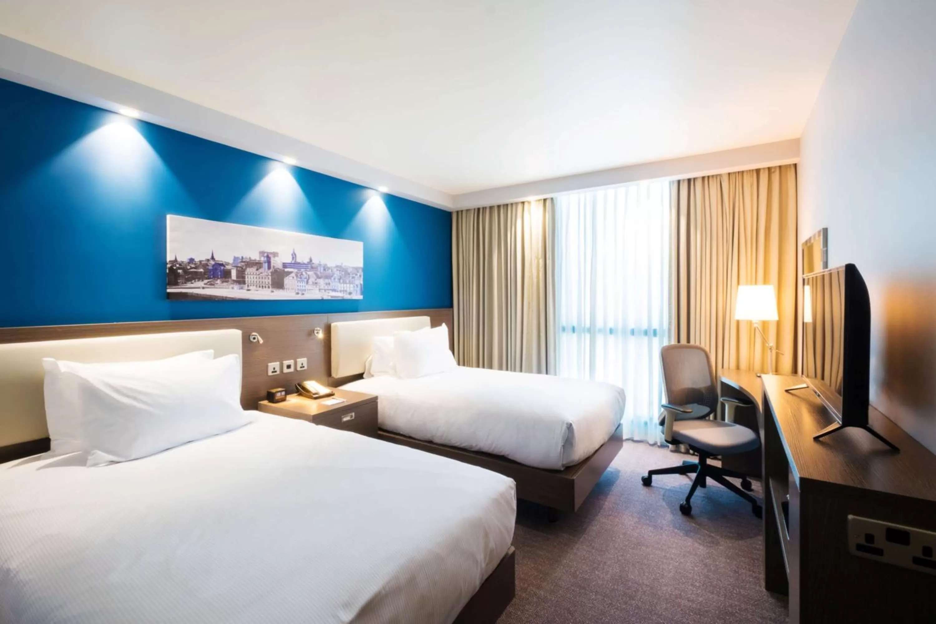 Twin Room in Hampton By Hilton Hamilton Park