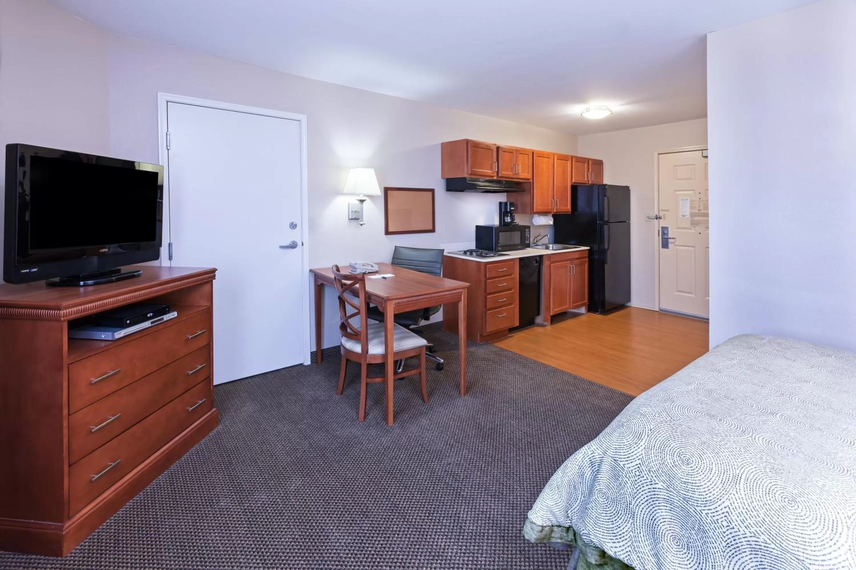 Queen Studio - Disability Access in Candlewood Suites Owasso by IHG