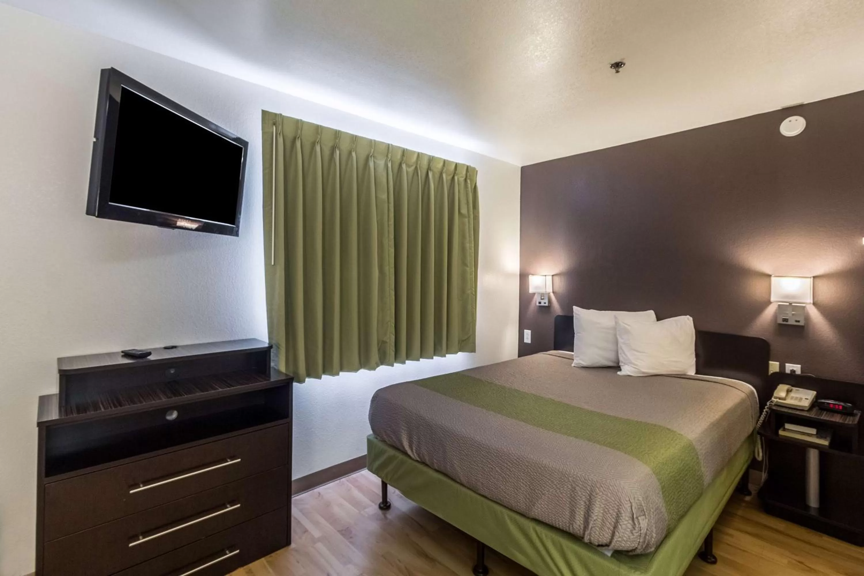 Queen Room - single occupancy - Disability Access - Non-Smoking in Studio 6-Mcallen, TX