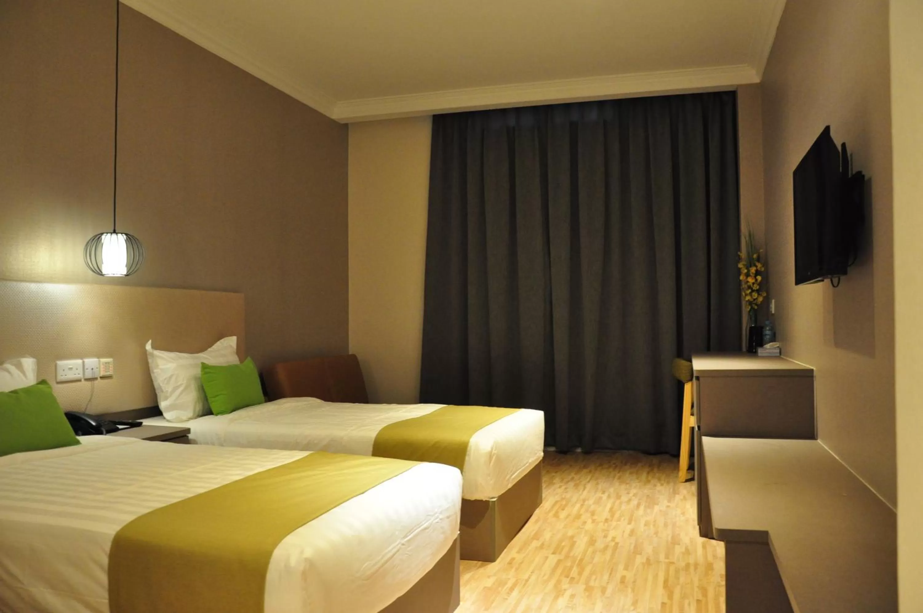 Deluxe Twin Room with Window in Champion Hotel