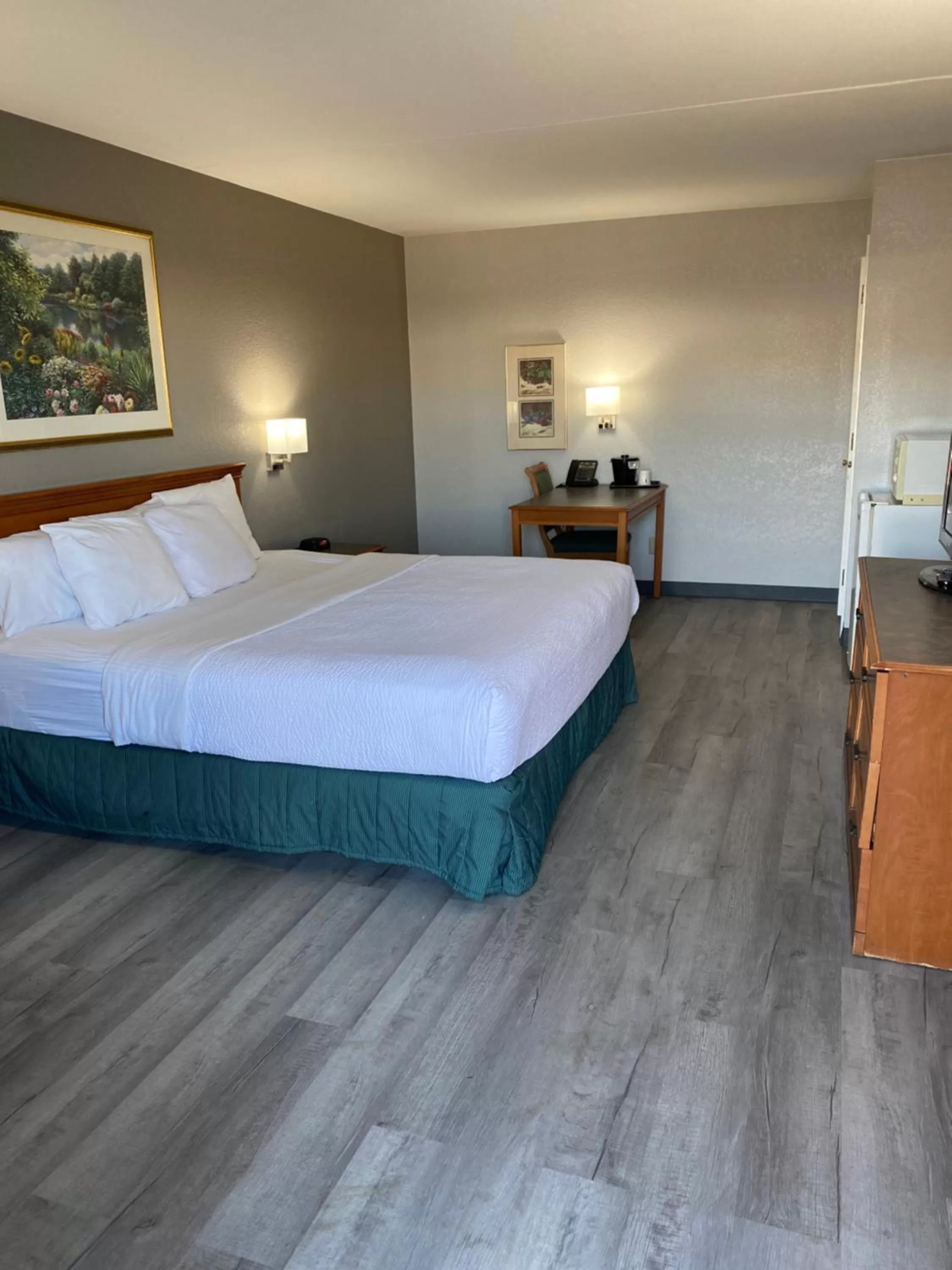 Deluxe King Room - Non-Smoking in La Quinta Inn by Wyndham Tyler